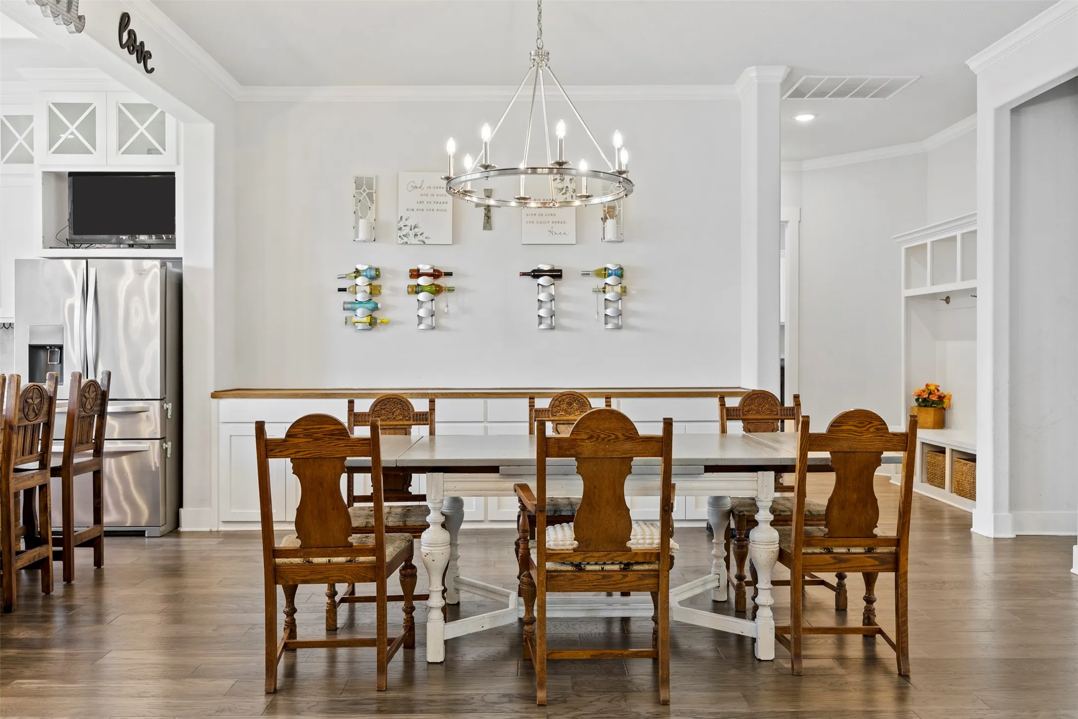 Extra Cabinets in Dining Area for Plenty of Storage