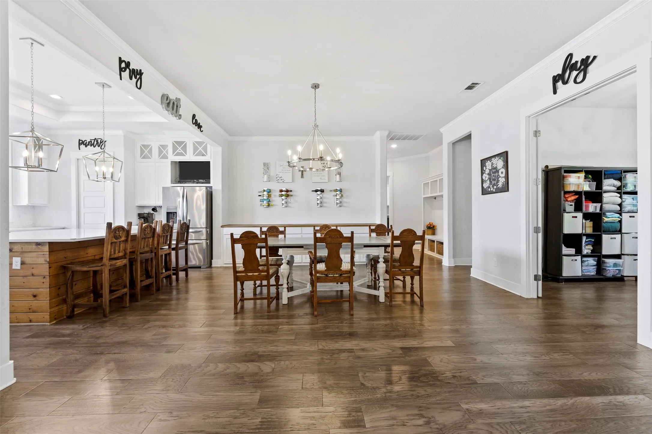 Large Open Concept Floor Plan