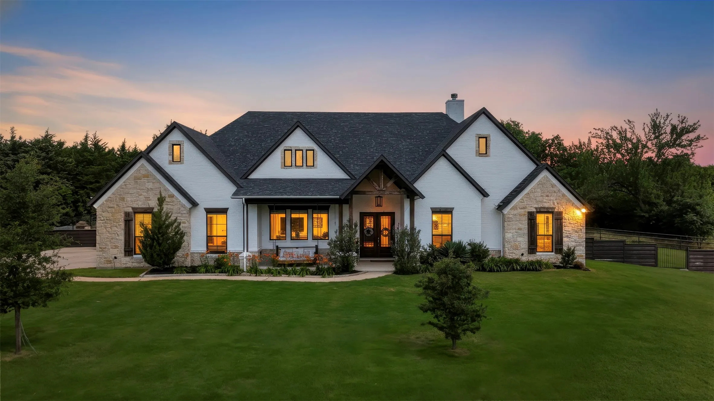 Single Family Residence For Sale in Ellis County , 20 Ellis Oak Court, Waxahachie, Texas 75167, 4 Bedroom, 3 Bathroom, 4 Garage spaces, 3,208 Sqft, built in 2021, mls#21280783, Real Estate Agent in Waxahachie, Homes For Sale in Ellis county, Homes For Sale in Waxahachie, Realtor in Waxahachie Texas, Real Estate Brokerage Independent Realty Texas, Luminita Cordes Realtor