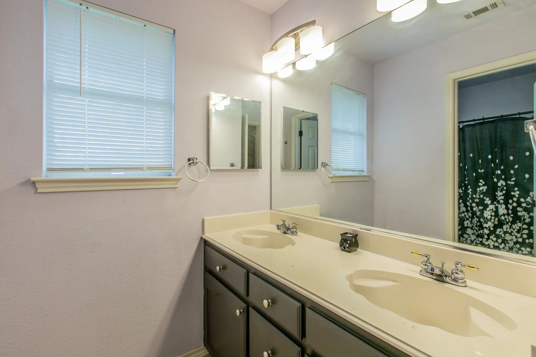 Single Family Residence For Sale in Denton County , 4722 Bayberry Street, Flower Mound, Texas 75028, 3 Bedroom, 3 Bathroom, 2 Garage spaces, 1,918 Sqft, built in 1996, mls#21282713, Real Estate Agent in Flower Mound, Homes For Sale in Denton county, Homes For Sale in Flower Mound, Realtor in Flower Mound Texas, Real Estate Brokerage Independent Realty Texas, Luminita Cordes Realtor