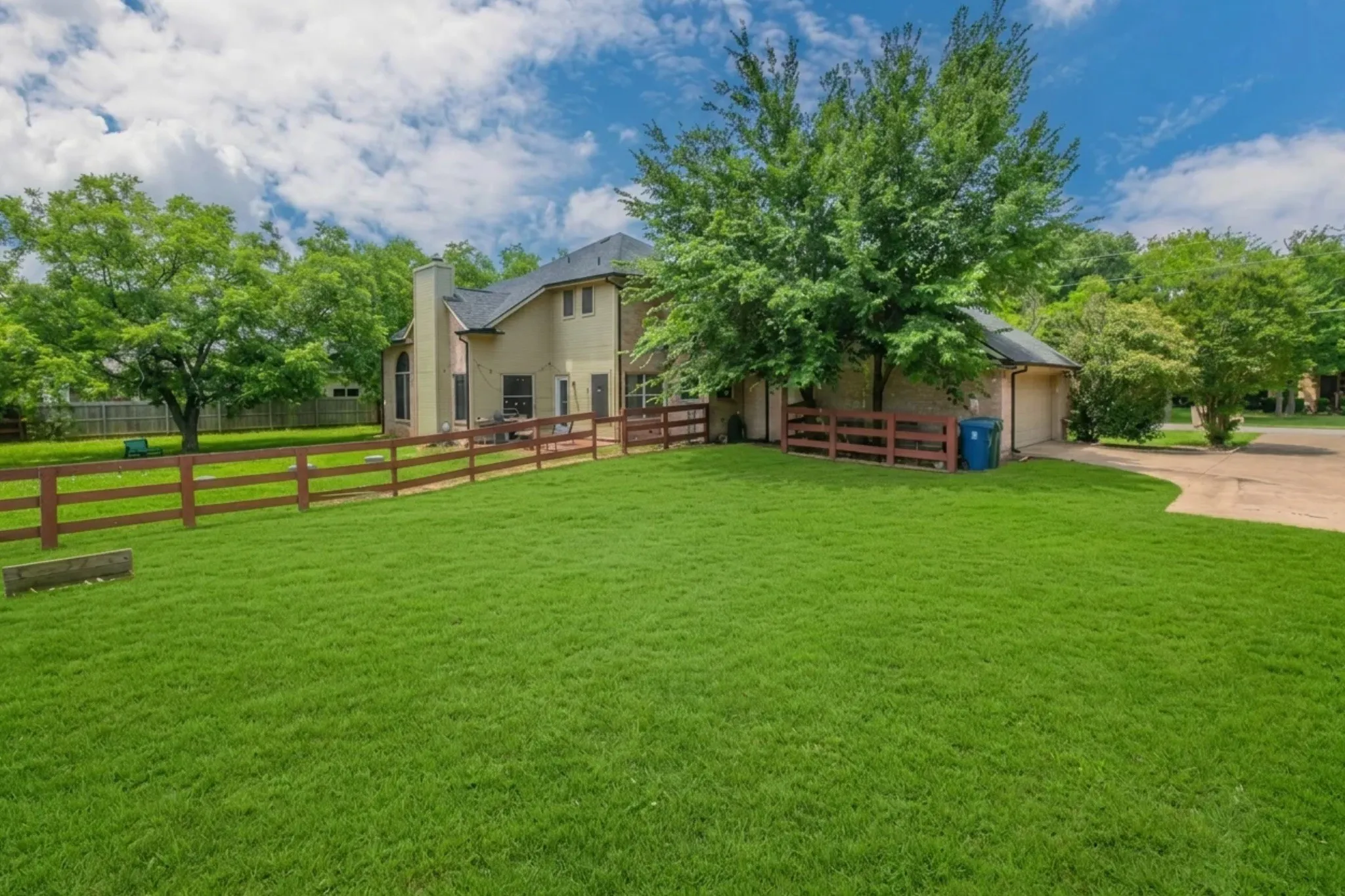 Single Family Residence For Sale in Denton County , 4722 Bayberry Street, Flower Mound, Texas 75028, 3 Bedroom, 3 Bathroom, 2 Garage spaces, 1,918 Sqft, built in 1996, mls#21282713, Real Estate Agent in Flower Mound, Homes For Sale in Denton county, Homes For Sale in Flower Mound, Realtor in Flower Mound Texas, Real Estate Brokerage Independent Realty Texas, Luminita Cordes Realtor