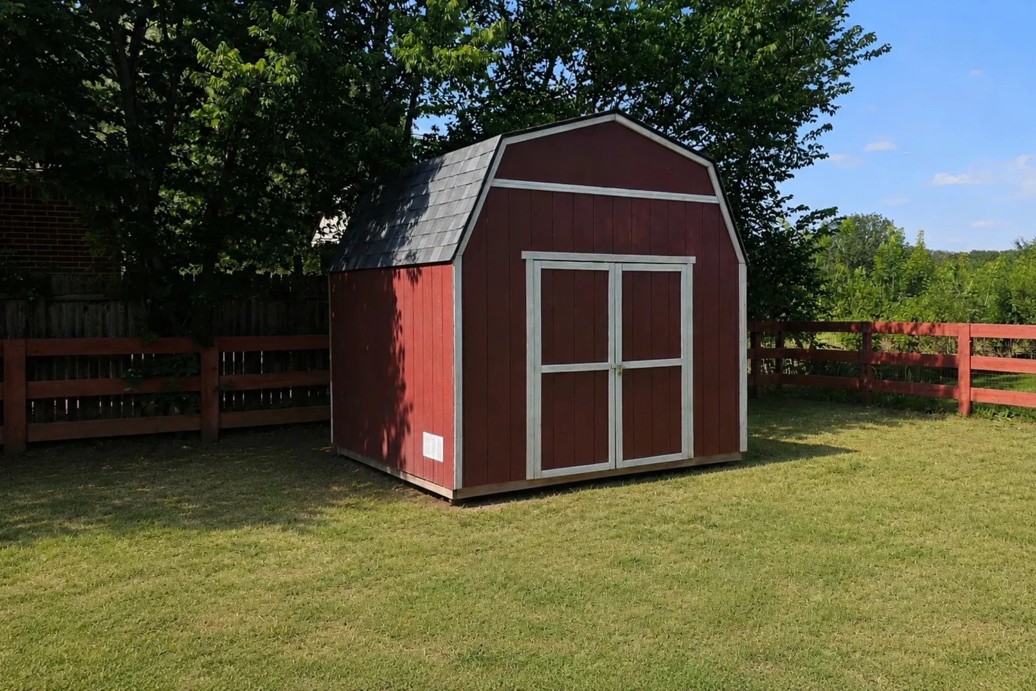 Shed located in backyard.