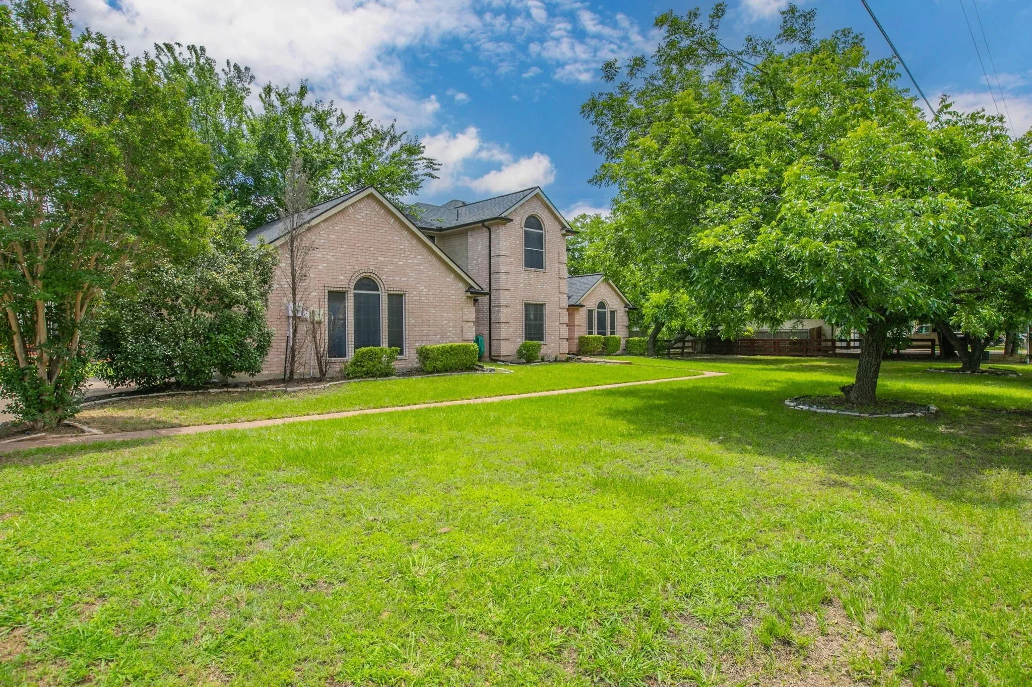 Single Family Residence For Sale in Denton County , 4722 Bayberry Street, Flower Mound, Texas 75028, 3 Bedroom, 3 Bathroom, 2 Garage spaces, 1,918 Sqft, built in 1996, mls#21282713, Real Estate Agent in Flower Mound, Homes For Sale in Denton county, Homes For Sale in Flower Mound, Realtor in Flower Mound Texas, Real Estate Brokerage Independent Realty Texas, Luminita Cordes Realtor