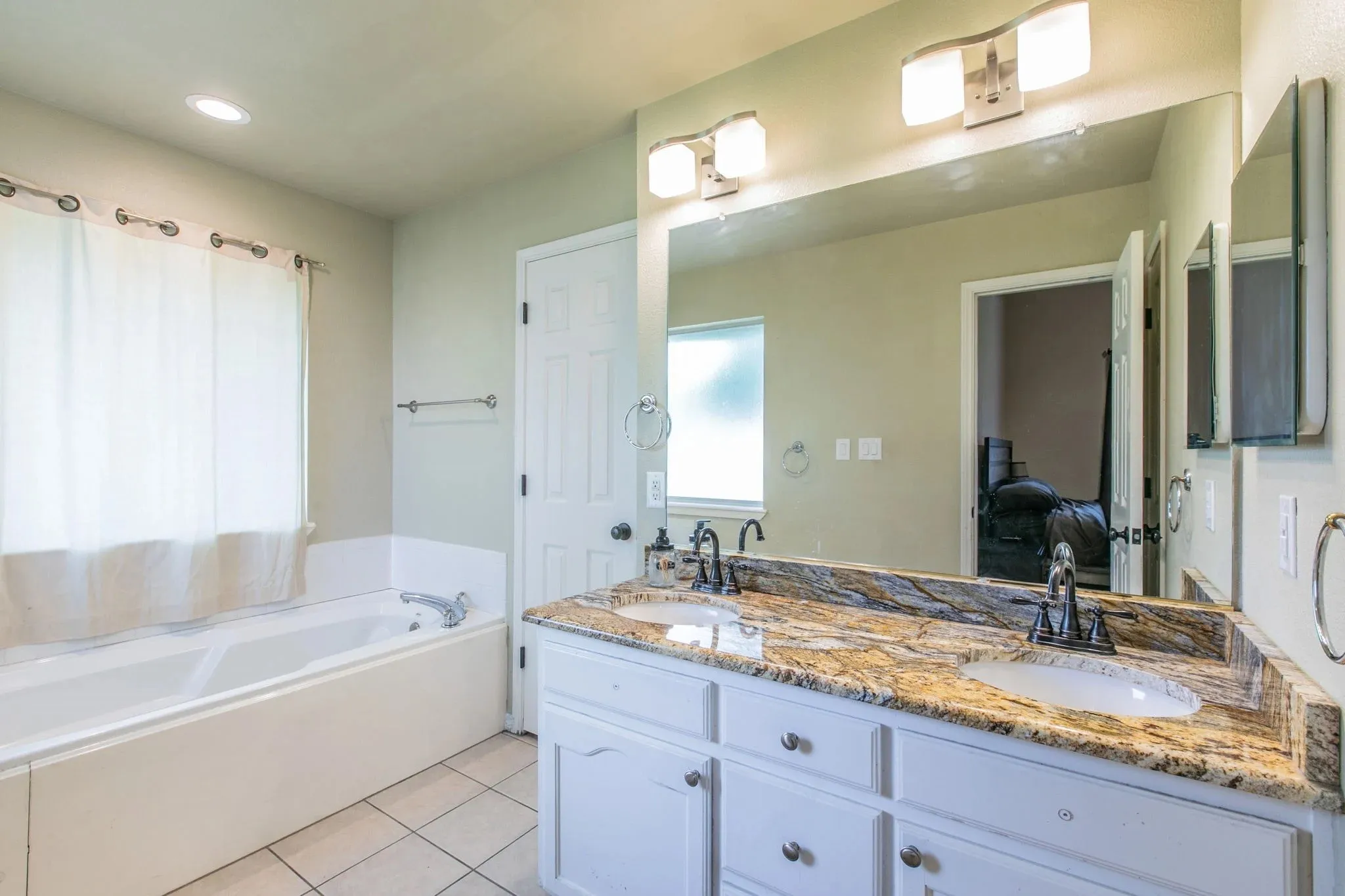 Single Family Residence For Sale in Denton County , 4722 Bayberry Street, Flower Mound, Texas 75028, 3 Bedroom, 3 Bathroom, 2 Garage spaces, 1,918 Sqft, built in 1996, mls#21282713, Real Estate Agent in Flower Mound, Homes For Sale in Denton county, Homes For Sale in Flower Mound, Realtor in Flower Mound Texas, Real Estate Brokerage Independent Realty Texas, Luminita Cordes Realtor