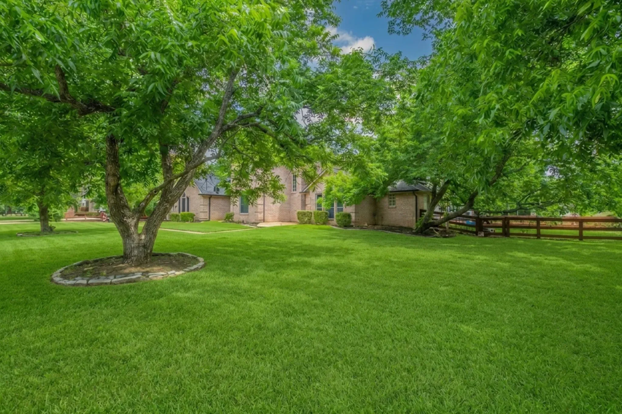 Single Family Residence For Sale in Denton County , 4722 Bayberry Street, Flower Mound, Texas 75028, 3 Bedroom, 3 Bathroom, 2 Garage spaces, 1,918 Sqft, built in 1996, mls#21282713, Real Estate Agent in Flower Mound, Homes For Sale in Denton county, Homes For Sale in Flower Mound, Realtor in Flower Mound Texas, Real Estate Brokerage Independent Realty Texas, Luminita Cordes Realtor
