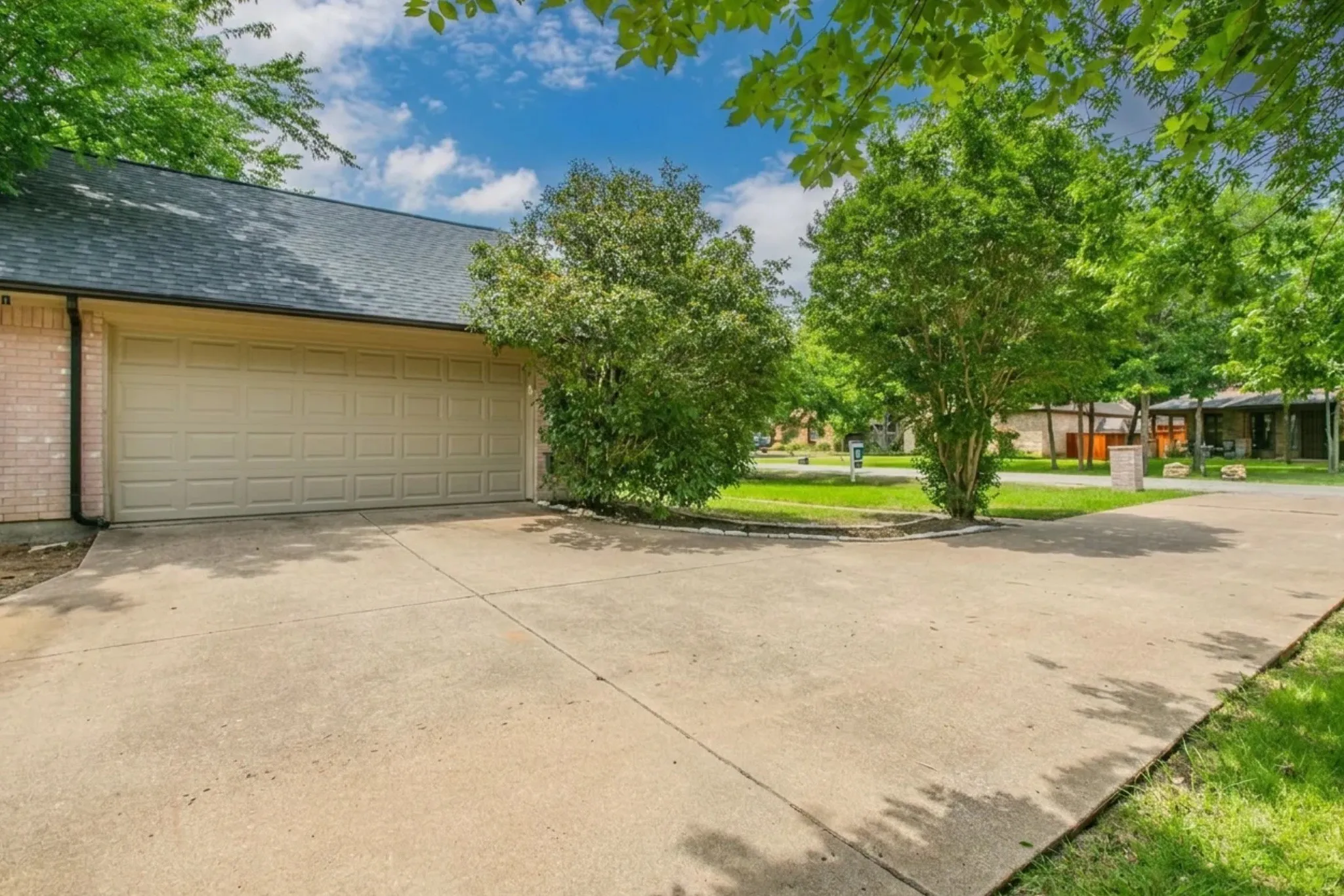 Single Family Residence For Sale in Denton County , 4722 Bayberry Street, Flower Mound, Texas 75028, 3 Bedroom, 3 Bathroom, 2 Garage spaces, 1,918 Sqft, built in 1996, mls#21282713, Real Estate Agent in Flower Mound, Homes For Sale in Denton county, Homes For Sale in Flower Mound, Realtor in Flower Mound Texas, Real Estate Brokerage Independent Realty Texas, Luminita Cordes Realtor