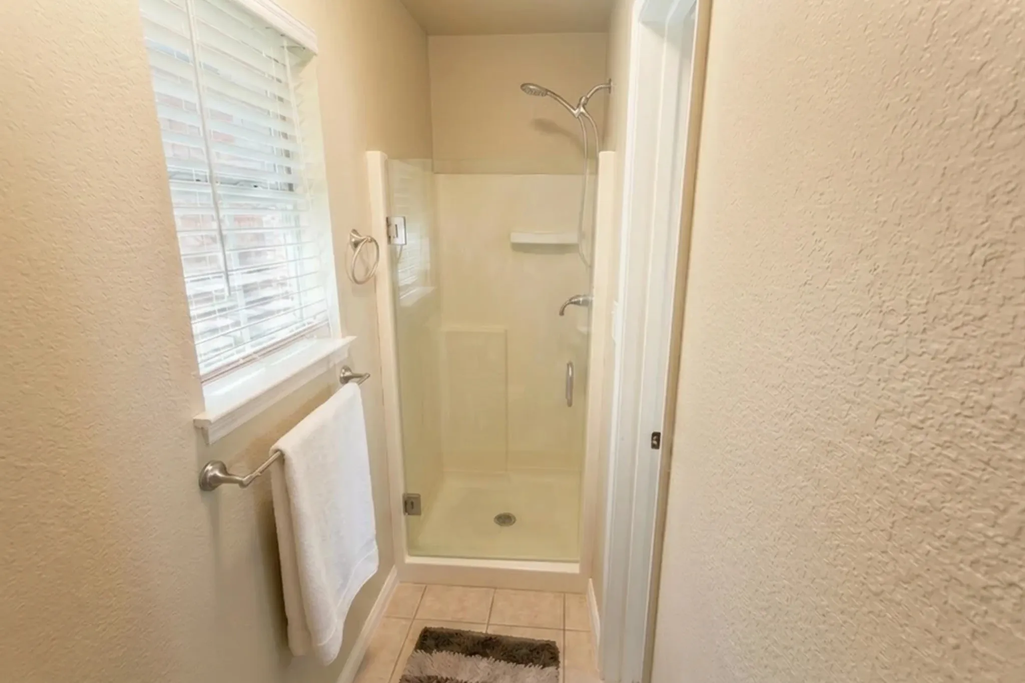 Single Family Residence For Sale in Denton County , 4722 Bayberry Street, Flower Mound, Texas 75028, 3 Bedroom, 3 Bathroom, 2 Garage spaces, 1,918 Sqft, built in 1996, mls#21282713, Real Estate Agent in Flower Mound, Homes For Sale in Denton county, Homes For Sale in Flower Mound, Realtor in Flower Mound Texas, Real Estate Brokerage Independent Realty Texas, Luminita Cordes Realtor