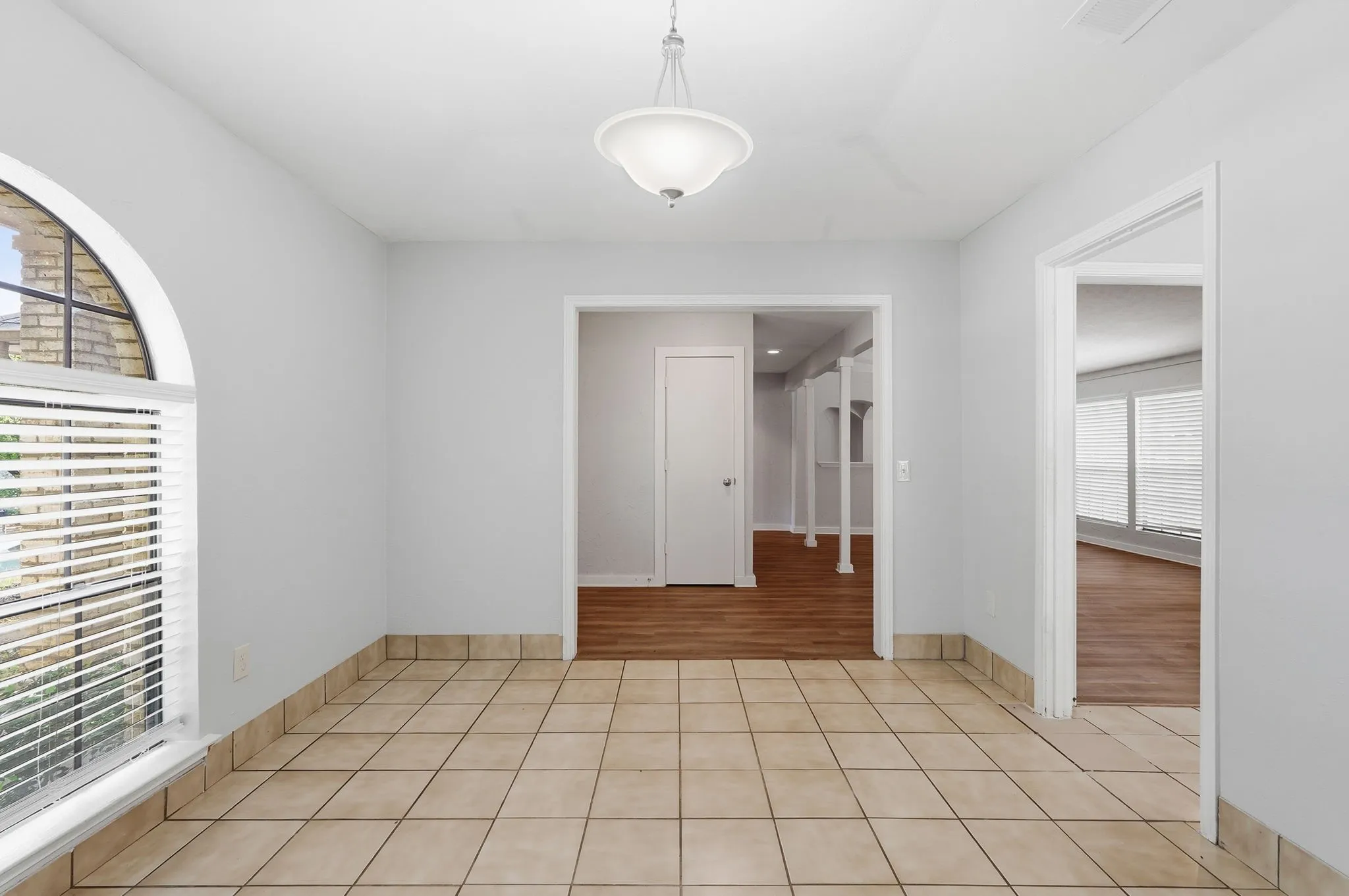 Single Family Residence For Sale in Denton County , 1500 Sandy Creek Drive, Denton, Texas 76205, 3 Bedroom, 2 Bathroom, 2 Garage spaces, 2,025 Sqft, built in 1974, mls#21271673, Real Estate Agent in Denton, Homes For Sale in Denton county, Homes For Sale in Denton, Realtor in Denton Texas, Real Estate Brokerage Independent Realty Texas, Luminita Cordes Realtor