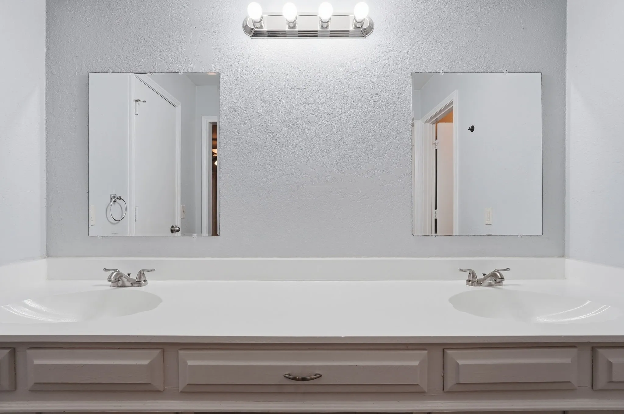 Single Family Residence For Sale in Denton County , 1500 Sandy Creek Drive, Denton, Texas 76205, 3 Bedroom, 2 Bathroom, 2 Garage spaces, 2,025 Sqft, built in 1974, mls#21271673, Real Estate Agent in Denton, Homes For Sale in Denton county, Homes For Sale in Denton, Realtor in Denton Texas, Real Estate Brokerage Independent Realty Texas, Luminita Cordes Realtor
