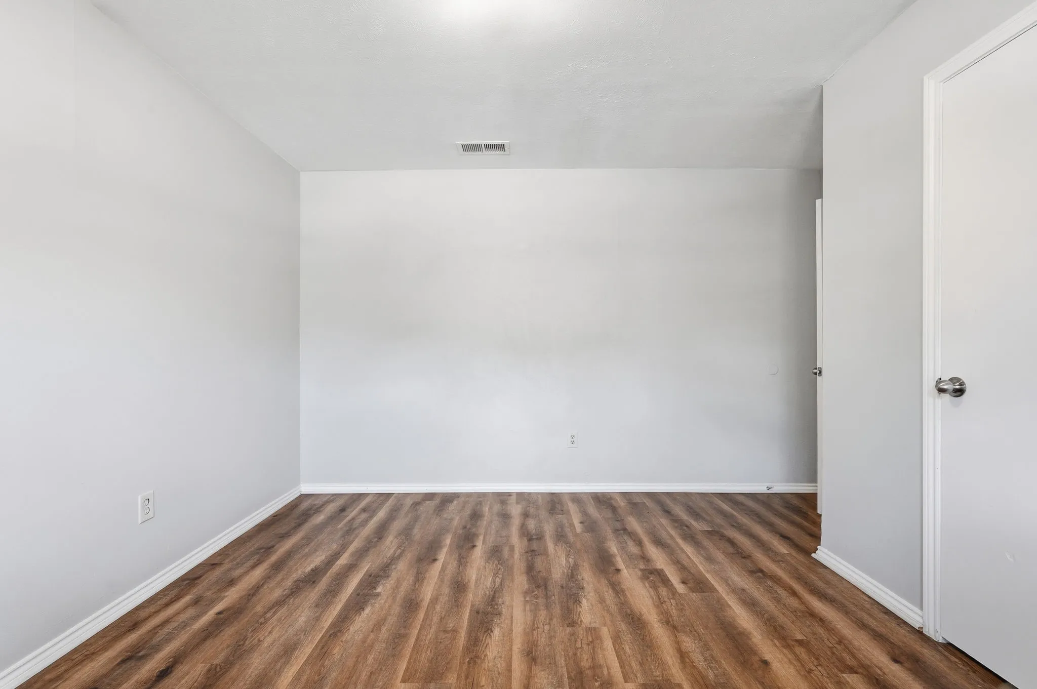 Single Family Residence For Sale in Denton County , 1500 Sandy Creek Drive, Denton, Texas 76205, 3 Bedroom, 2 Bathroom, 2 Garage spaces, 2,025 Sqft, built in 1974, mls#21271673, Real Estate Agent in Denton, Homes For Sale in Denton county, Homes For Sale in Denton, Realtor in Denton Texas, Real Estate Brokerage Independent Realty Texas, Luminita Cordes Realtor