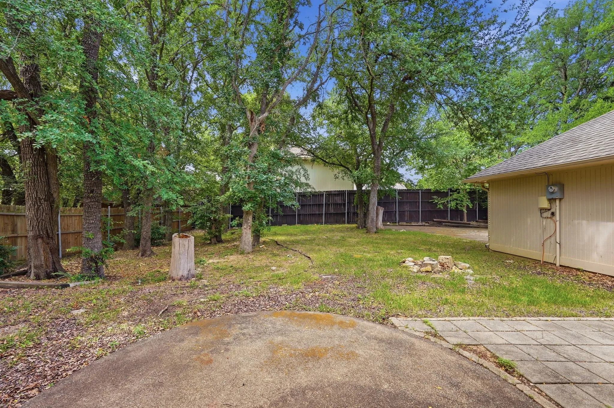 Single Family Residence For Sale in Denton County , 1500 Sandy Creek Drive, Denton, Texas 76205, 3 Bedroom, 2 Bathroom, 2 Garage spaces, 2,025 Sqft, built in 1974, mls#21271673, Real Estate Agent in Denton, Homes For Sale in Denton county, Homes For Sale in Denton, Realtor in Denton Texas, Real Estate Brokerage Independent Realty Texas, Luminita Cordes Realtor