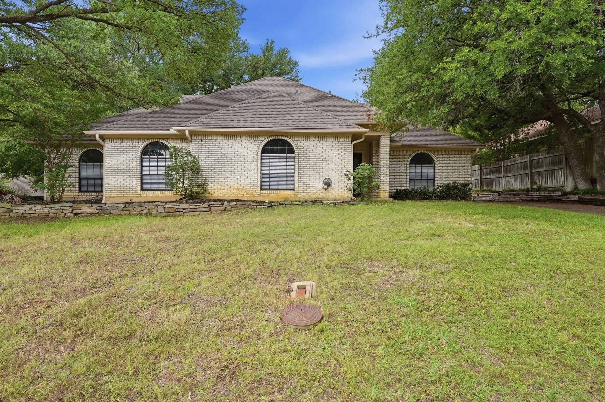 Single Family Residence For Sale in Denton County , 1500 Sandy Creek Drive, Denton, Texas 76205, 3 Bedroom, 2 Bathroom, 2 Garage spaces, 2,025 Sqft, built in 1974, mls#21271673, Real Estate Agent in Denton, Homes For Sale in Denton county, Homes For Sale in Denton, Realtor in Denton Texas, Real Estate Brokerage Independent Realty Texas, Luminita Cordes Realtor