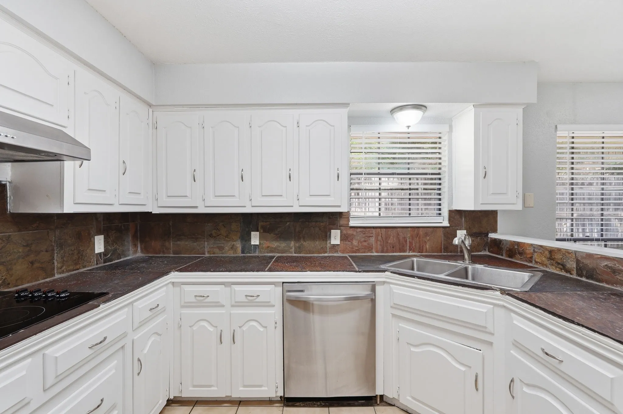 Single Family Residence For Sale in Denton County , 1500 Sandy Creek Drive, Denton, Texas 76205, 3 Bedroom, 2 Bathroom, 2 Garage spaces, 2,025 Sqft, built in 1974, mls#21271673, Real Estate Agent in Denton, Homes For Sale in Denton county, Homes For Sale in Denton, Realtor in Denton Texas, Real Estate Brokerage Independent Realty Texas, Luminita Cordes Realtor