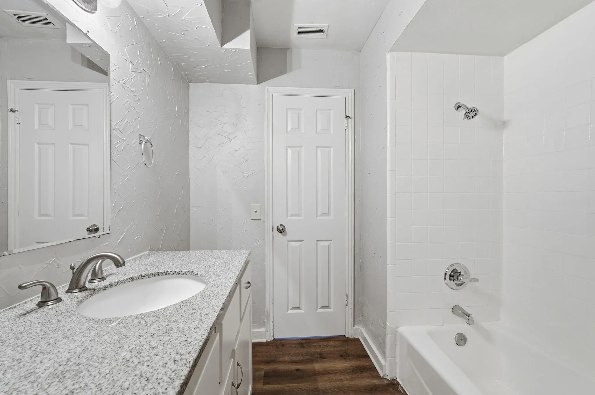 Single Family Residence For Sale in Denton County , 1500 Sandy Creek Drive, Denton, Texas 76205, 3 Bedroom, 2 Bathroom, 2 Garage spaces, 2,025 Sqft, built in 1974, mls#21271673, Real Estate Agent in Denton, Homes For Sale in Denton county, Homes For Sale in Denton, Realtor in Denton Texas, Real Estate Brokerage Independent Realty Texas, Luminita Cordes Realtor