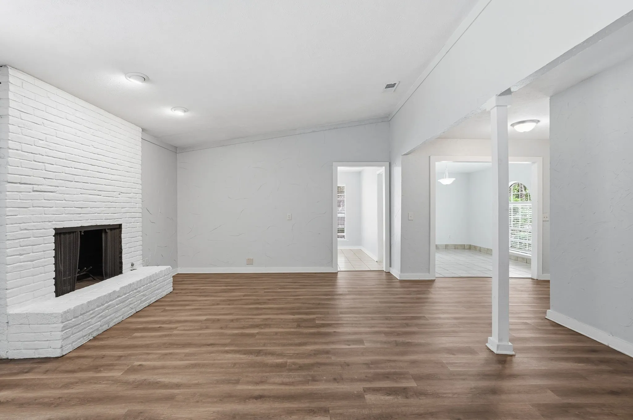 Single Family Residence For Sale in Denton County , 1500 Sandy Creek Drive, Denton, Texas 76205, 3 Bedroom, 2 Bathroom, 2 Garage spaces, 2,025 Sqft, built in 1974, mls#21271673, Real Estate Agent in Denton, Homes For Sale in Denton county, Homes For Sale in Denton, Realtor in Denton Texas, Real Estate Brokerage Independent Realty Texas, Luminita Cordes Realtor