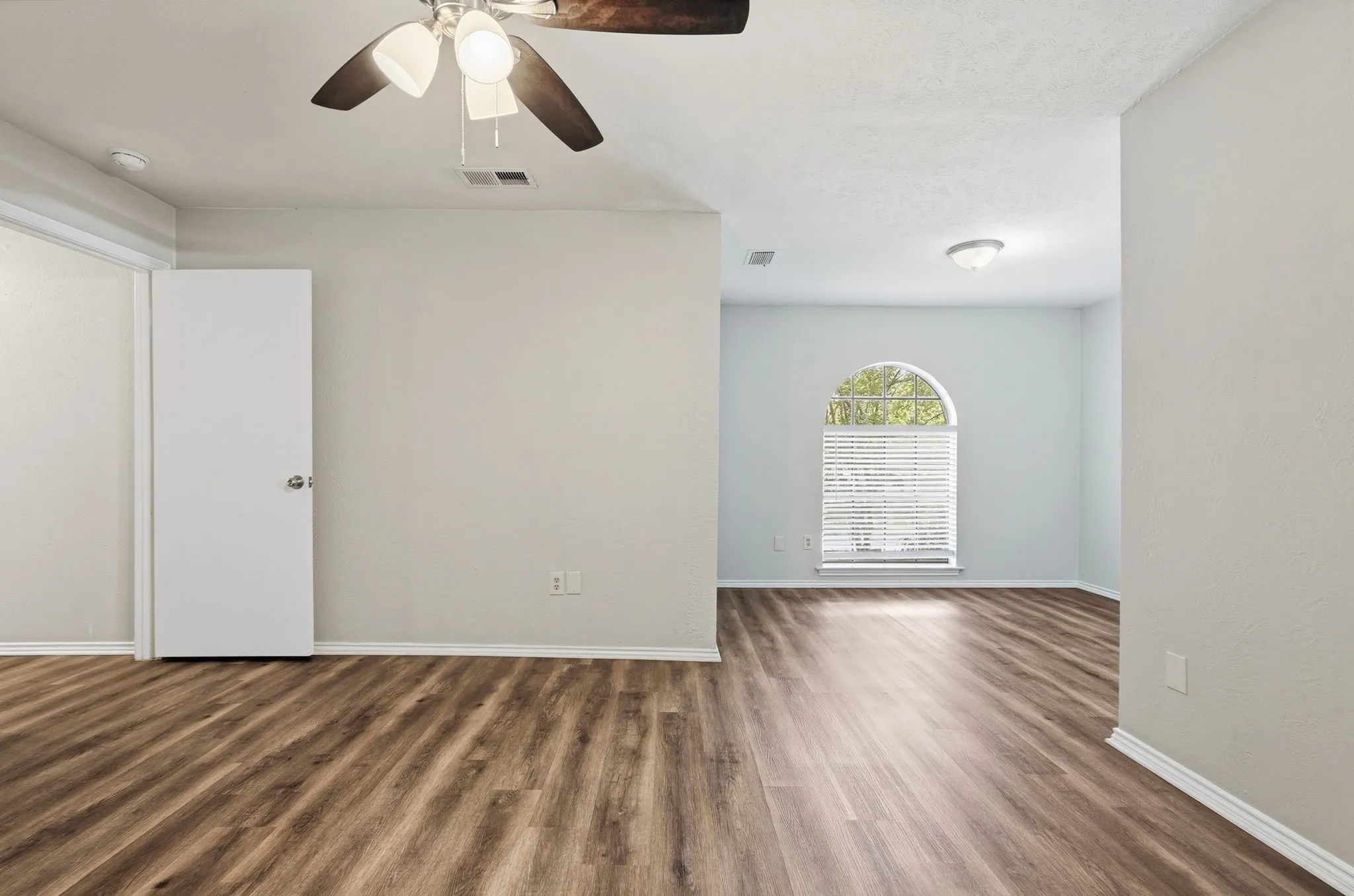 Single Family Residence For Sale in Denton County , 1500 Sandy Creek Drive, Denton, Texas 76205, 3 Bedroom, 2 Bathroom, 2 Garage spaces, 2,025 Sqft, built in 1974, mls#21271673, Real Estate Agent in Denton, Homes For Sale in Denton county, Homes For Sale in Denton, Realtor in Denton Texas, Real Estate Brokerage Independent Realty Texas, Luminita Cordes Realtor