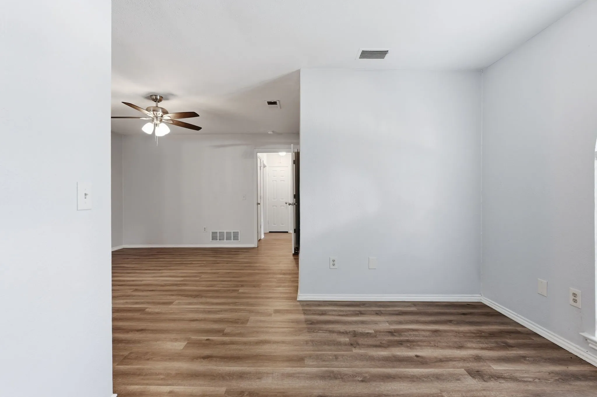 Single Family Residence For Sale in Denton County , 1500 Sandy Creek Drive, Denton, Texas 76205, 3 Bedroom, 2 Bathroom, 2 Garage spaces, 2,025 Sqft, built in 1974, mls#21271673, Real Estate Agent in Denton, Homes For Sale in Denton county, Homes For Sale in Denton, Realtor in Denton Texas, Real Estate Brokerage Independent Realty Texas, Luminita Cordes Realtor