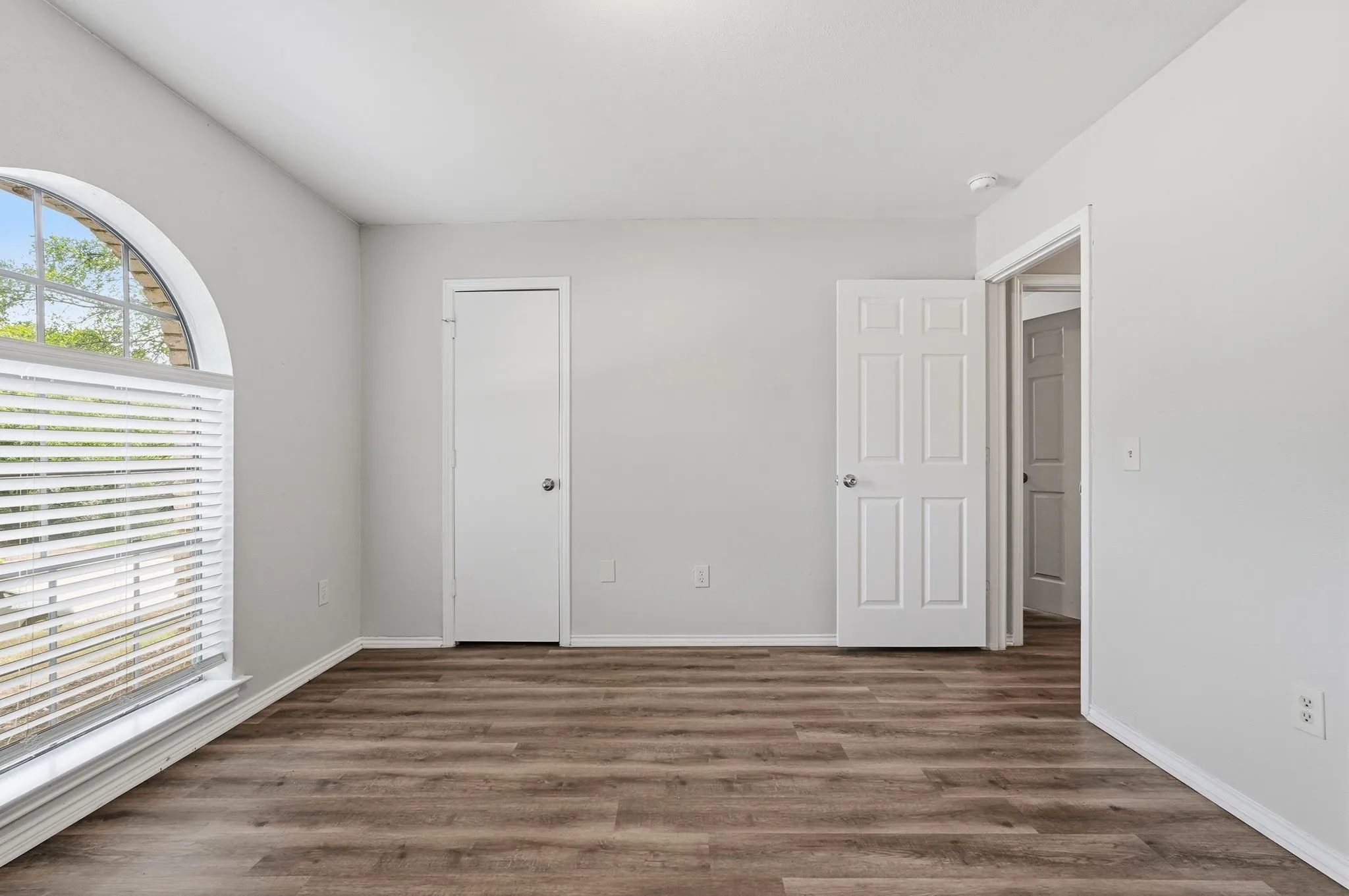 Single Family Residence For Sale in Denton County , 1500 Sandy Creek Drive, Denton, Texas 76205, 3 Bedroom, 2 Bathroom, 2 Garage spaces, 2,025 Sqft, built in 1974, mls#21271673, Real Estate Agent in Denton, Homes For Sale in Denton county, Homes For Sale in Denton, Realtor in Denton Texas, Real Estate Brokerage Independent Realty Texas, Luminita Cordes Realtor
