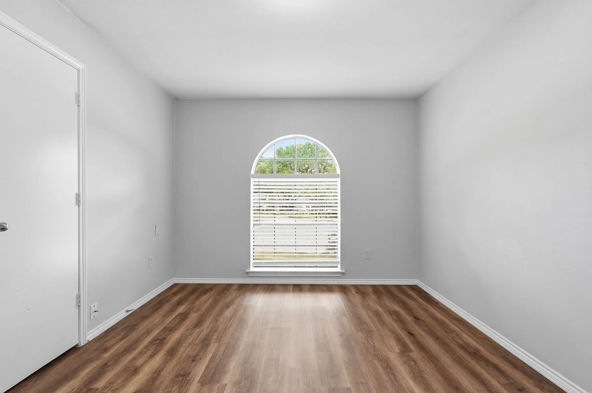 Single Family Residence For Sale in Denton County , 1500 Sandy Creek Drive, Denton, Texas 76205, 3 Bedroom, 2 Bathroom, 2 Garage spaces, 2,025 Sqft, built in 1974, mls#21271673, Real Estate Agent in Denton, Homes For Sale in Denton county, Homes For Sale in Denton, Realtor in Denton Texas, Real Estate Brokerage Independent Realty Texas, Luminita Cordes Realtor