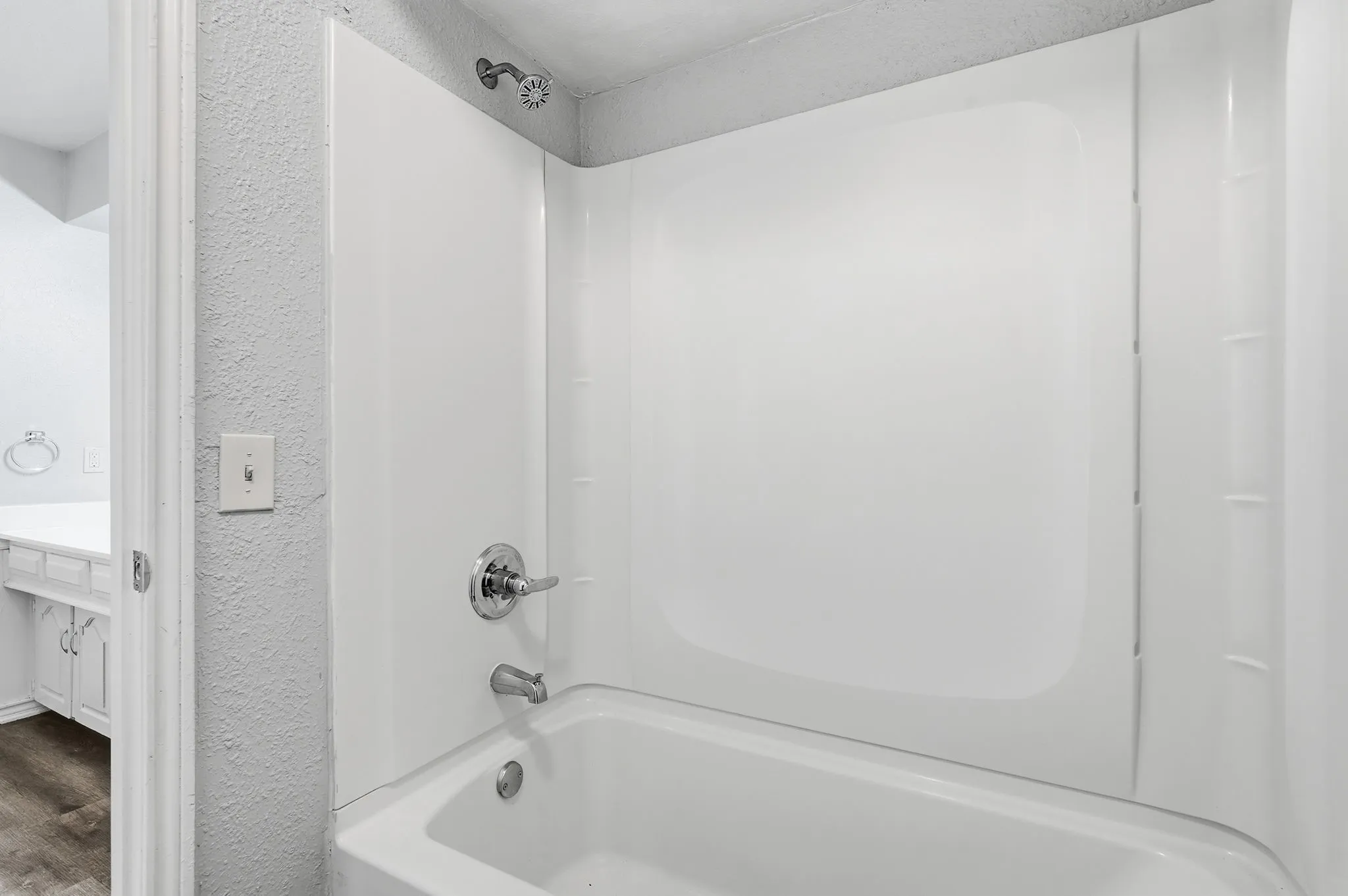 Single Family Residence For Sale in Denton County , 1500 Sandy Creek Drive, Denton, Texas 76205, 3 Bedroom, 2 Bathroom, 2 Garage spaces, 2,025 Sqft, built in 1974, mls#21271673, Real Estate Agent in Denton, Homes For Sale in Denton county, Homes For Sale in Denton, Realtor in Denton Texas, Real Estate Brokerage Independent Realty Texas, Luminita Cordes Realtor