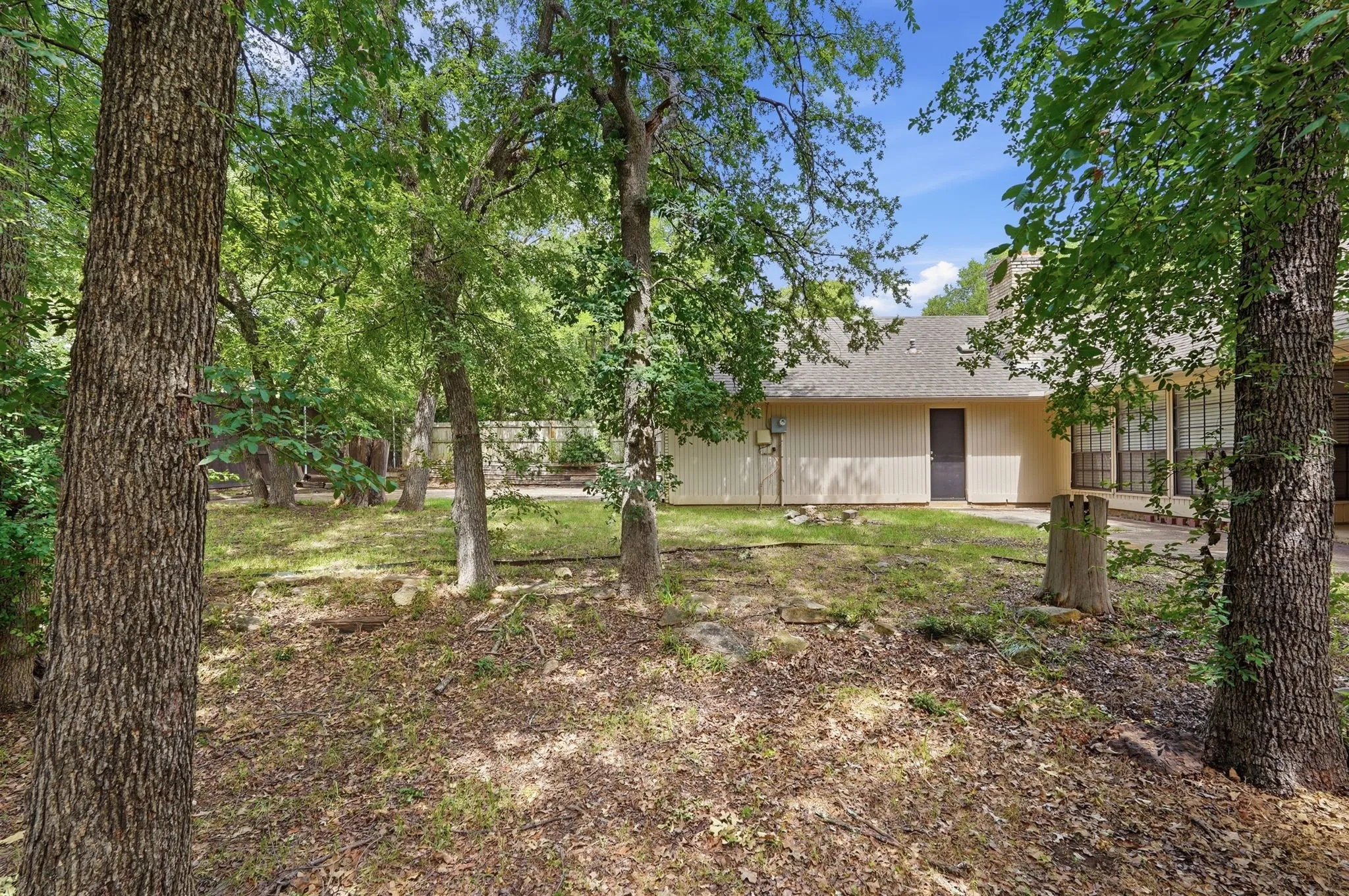Single Family Residence For Sale in Denton County , 1500 Sandy Creek Drive, Denton, Texas 76205, 3 Bedroom, 2 Bathroom, 2 Garage spaces, 2,025 Sqft, built in 1974, mls#21271673, Real Estate Agent in Denton, Homes For Sale in Denton county, Homes For Sale in Denton, Realtor in Denton Texas, Real Estate Brokerage Independent Realty Texas, Luminita Cordes Realtor