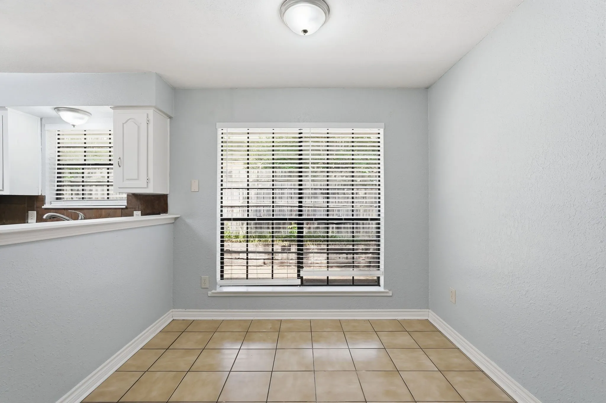 Single Family Residence For Sale in Denton County , 1500 Sandy Creek Drive, Denton, Texas 76205, 3 Bedroom, 2 Bathroom, 2 Garage spaces, 2,025 Sqft, built in 1974, mls#21271673, Real Estate Agent in Denton, Homes For Sale in Denton county, Homes For Sale in Denton, Realtor in Denton Texas, Real Estate Brokerage Independent Realty Texas, Luminita Cordes Realtor