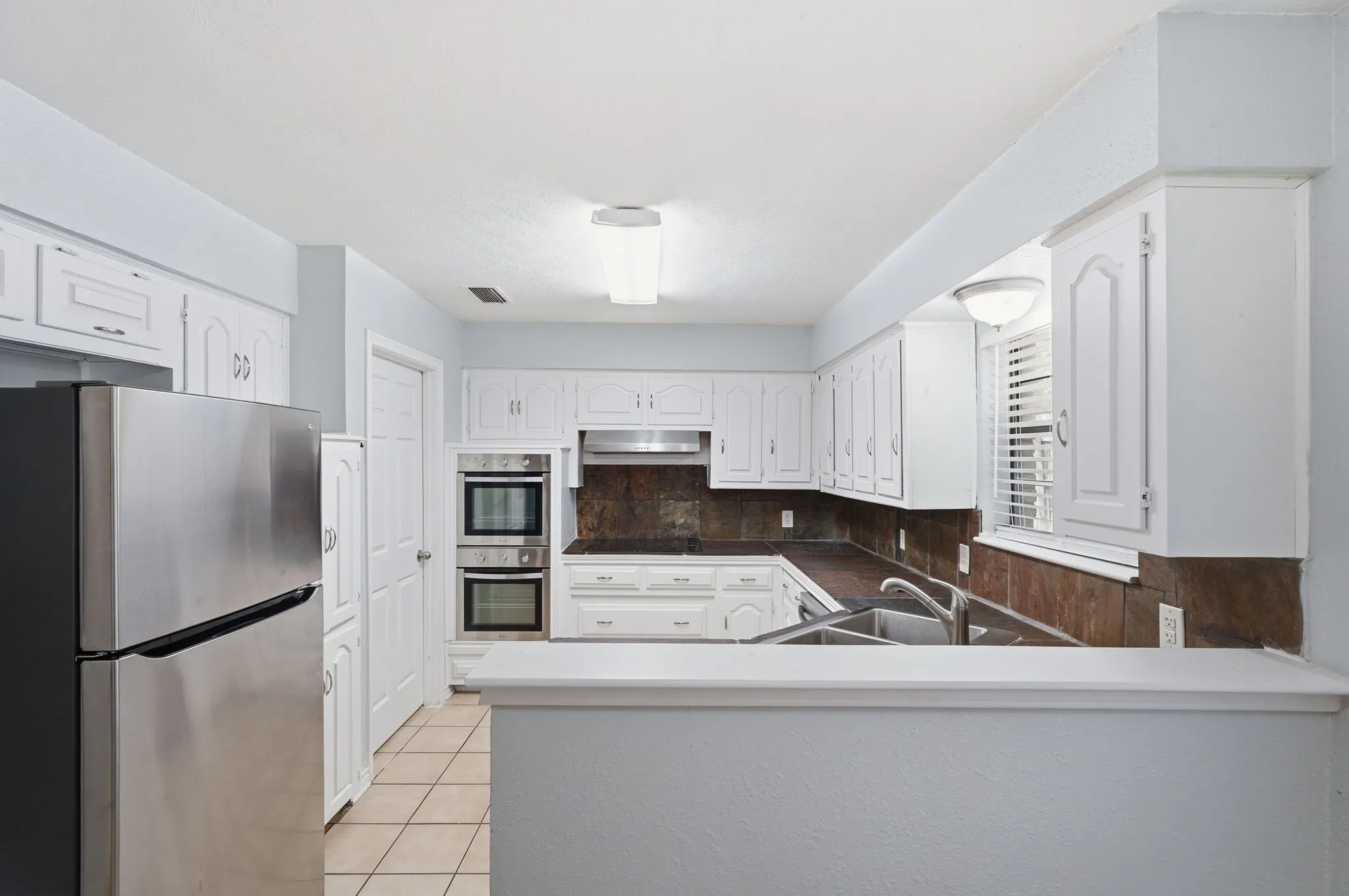 Single Family Residence For Sale in Denton County , 1500 Sandy Creek Drive, Denton, Texas 76205, 3 Bedroom, 2 Bathroom, 2 Garage spaces, 2,025 Sqft, built in 1974, mls#21271673, Real Estate Agent in Denton, Homes For Sale in Denton county, Homes For Sale in Denton, Realtor in Denton Texas, Real Estate Brokerage Independent Realty Texas, Luminita Cordes Realtor