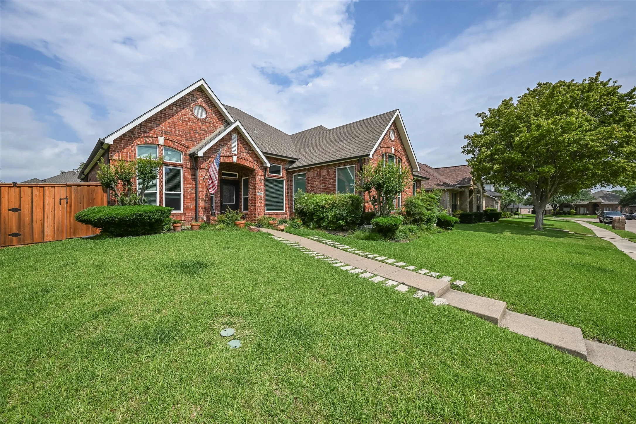 Single Family Residence For Sale in Rockwall County , 6017 Baskerville Drive, Rowlett, Texas 75087, 4 Bedroom, 3 Bathroom, 2 Garage spaces, 2,362 Sqft, built in 1996, mls#21238655, Real Estate Agent in Rowlett, Homes For Sale in Rockwall county, Homes For Sale in Rowlett, Realtor in Rowlett Texas, Real Estate Brokerage Independent Realty Texas, Luminita Cordes Realtor