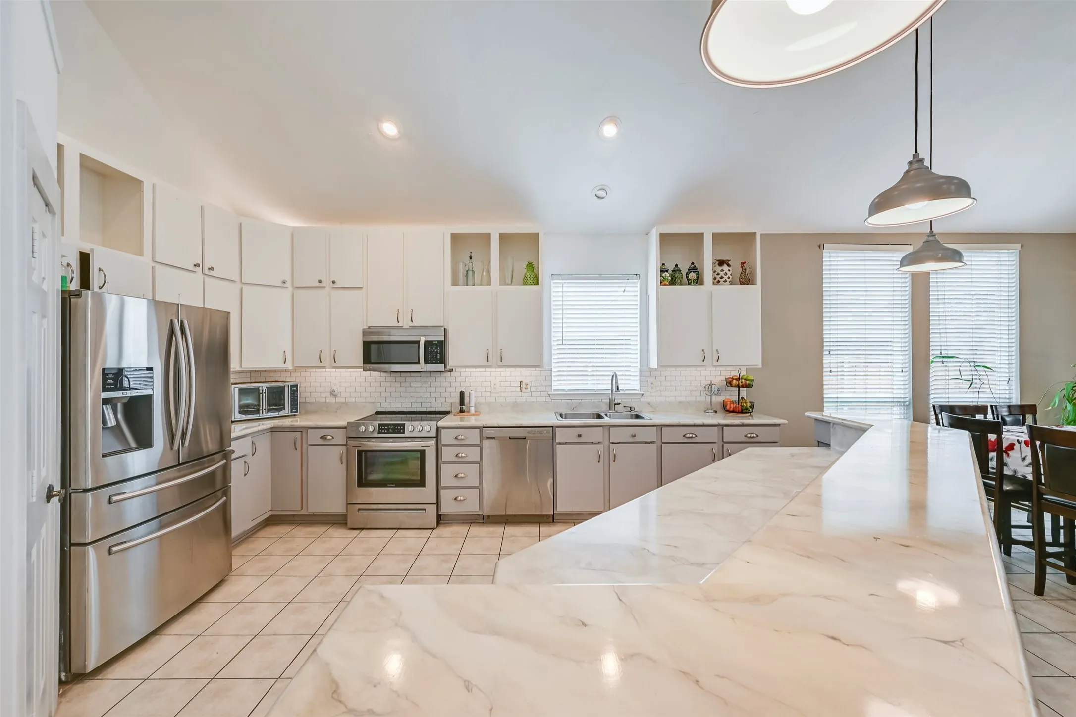 Single Family Residence For Sale in Rockwall County , 6017 Baskerville Drive, Rowlett, Texas 75087, 4 Bedroom, 3 Bathroom, 2 Garage spaces, 2,362 Sqft, built in 1996, mls#21238655, Real Estate Agent in Rowlett, Homes For Sale in Rockwall county, Homes For Sale in Rowlett, Realtor in Rowlett Texas, Real Estate Brokerage Independent Realty Texas, Luminita Cordes Realtor