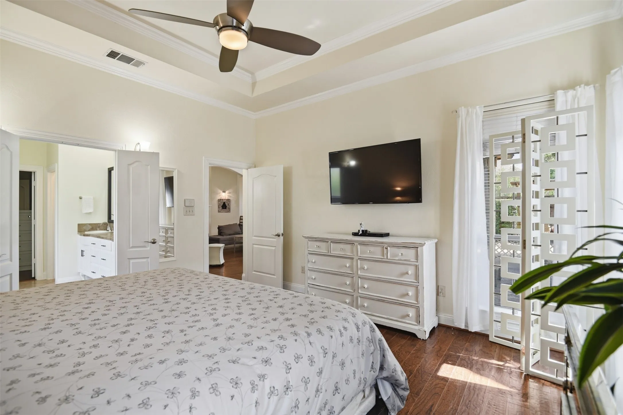 Single Family Residence For Sale in Tarrant County , 4000 Felps Drive, Colleyville, Texas 76034, 3 Bedroom, 3 Bathroom, 2 Garage spaces, 2,185 Sqft, built in 2004, mls#21282472, Real Estate Agent in Colleyville, Homes For Sale in Tarrant county, Homes For Sale in Colleyville, Realtor in Colleyville Texas, Real Estate Brokerage Independent Realty Texas, Luminita Cordes Realtor