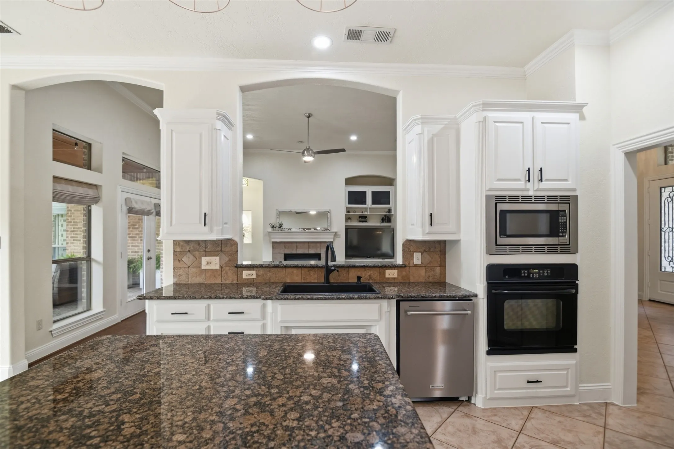 Single Family Residence For Sale in Tarrant County , 4000 Felps Drive, Colleyville, Texas 76034, 3 Bedroom, 3 Bathroom, 2 Garage spaces, 2,185 Sqft, built in 2004, mls#21282472, Real Estate Agent in Colleyville, Homes For Sale in Tarrant county, Homes For Sale in Colleyville, Realtor in Colleyville Texas, Real Estate Brokerage Independent Realty Texas, Luminita Cordes Realtor