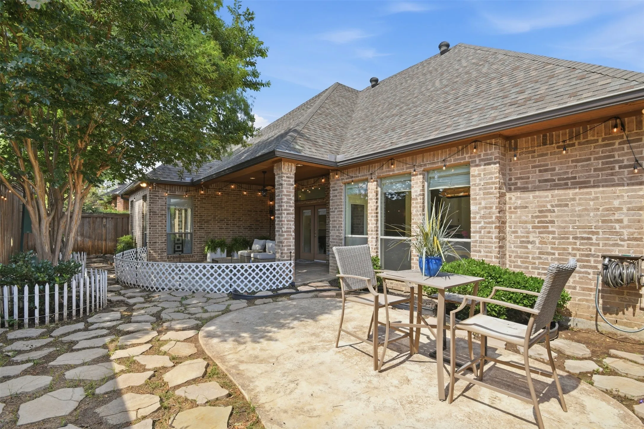 Single Family Residence For Sale in Tarrant County , 4000 Felps Drive, Colleyville, Texas 76034, 3 Bedroom, 3 Bathroom, 2 Garage spaces, 2,185 Sqft, built in 2004, mls#21282472, Real Estate Agent in Colleyville, Homes For Sale in Tarrant county, Homes For Sale in Colleyville, Realtor in Colleyville Texas, Real Estate Brokerage Independent Realty Texas, Luminita Cordes Realtor