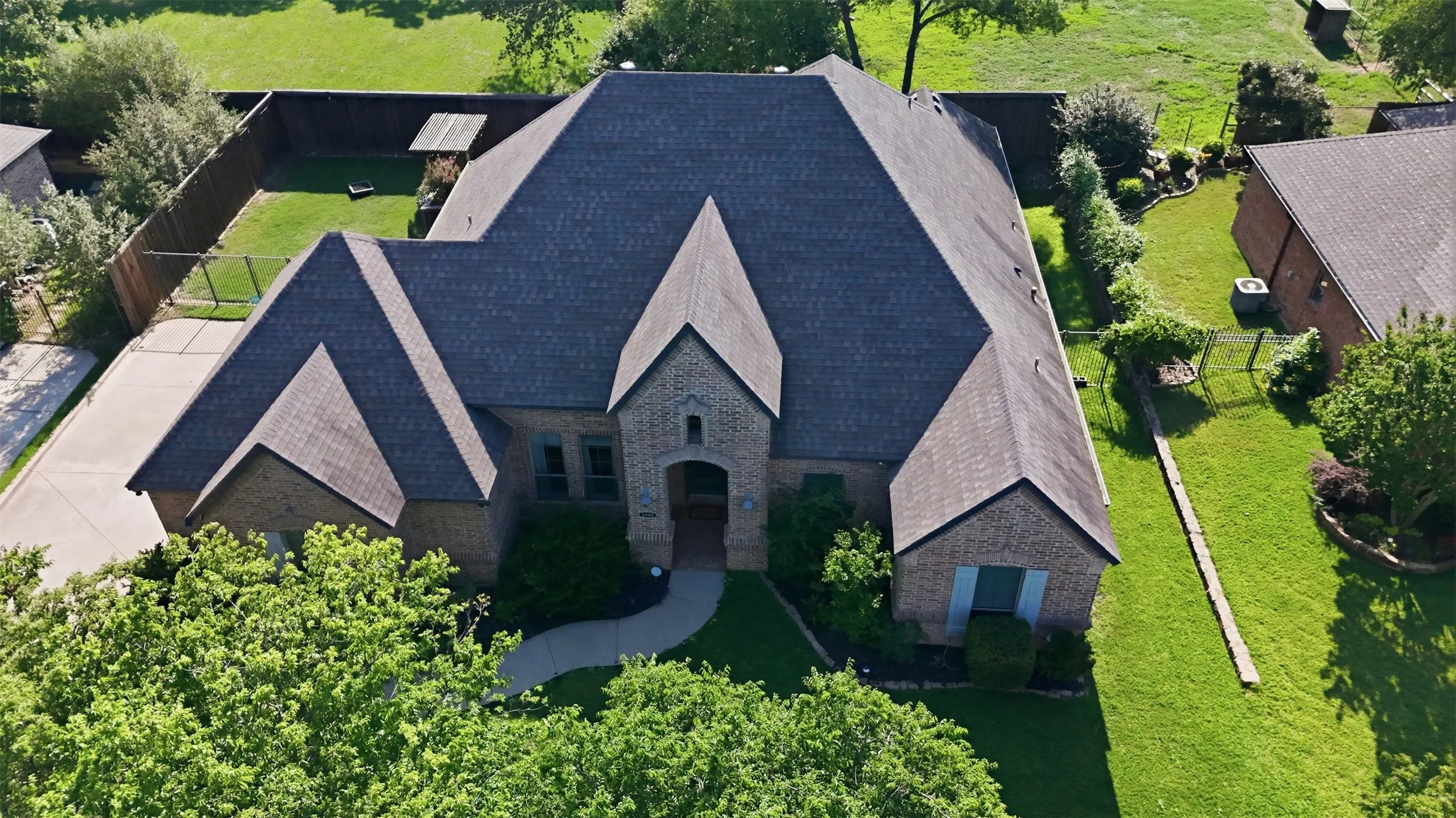 Single Family Residence For Sale in Tarrant County , 4000 Felps Drive, Colleyville, Texas 76034, 3 Bedroom, 3 Bathroom, 2 Garage spaces, 2,185 Sqft, built in 2004, mls#21282472, Real Estate Agent in Colleyville, Homes For Sale in Tarrant county, Homes For Sale in Colleyville, Realtor in Colleyville Texas, Real Estate Brokerage Independent Realty Texas, Luminita Cordes Realtor