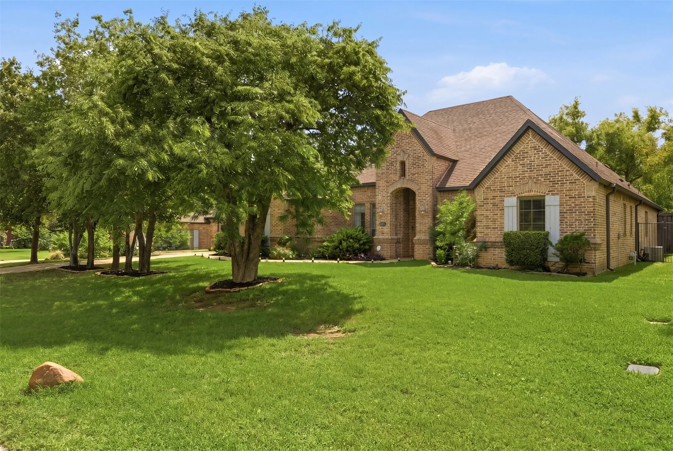 Single Family Residence For Sale in Tarrant County , 4000 Felps Drive, Colleyville, Texas 76034, 3 Bedroom, 3 Bathroom, 2 Garage spaces, 2,185 Sqft, built in 2004, mls#21282472, Real Estate Agent in Colleyville, Homes For Sale in Tarrant county, Homes For Sale in Colleyville, Realtor in Colleyville Texas, Real Estate Brokerage Independent Realty Texas, Luminita Cordes Realtor