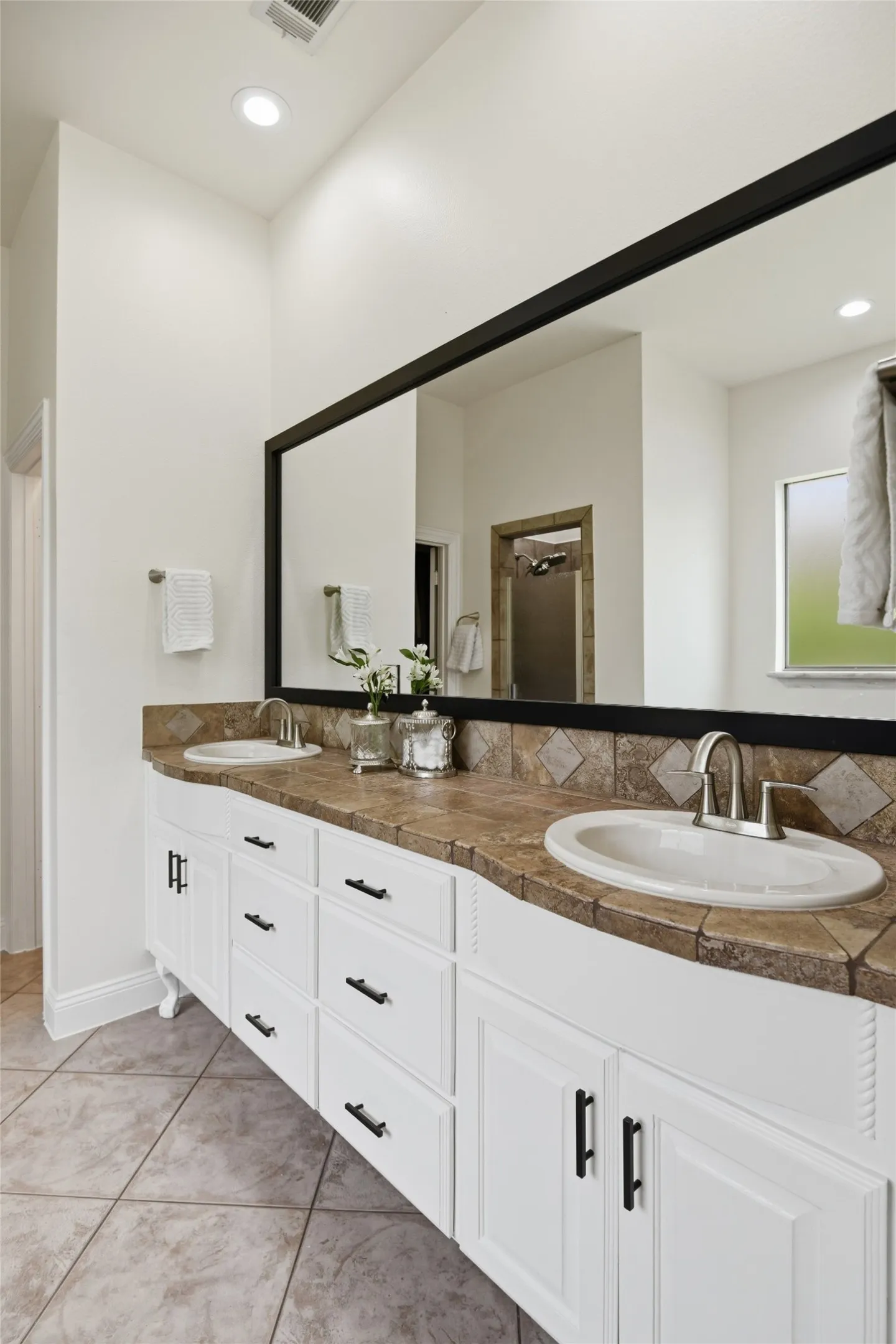Single Family Residence For Sale in Tarrant County , 4000 Felps Drive, Colleyville, Texas 76034, 3 Bedroom, 3 Bathroom, 2 Garage spaces, 2,185 Sqft, built in 2004, mls#21282472, Real Estate Agent in Colleyville, Homes For Sale in Tarrant county, Homes For Sale in Colleyville, Realtor in Colleyville Texas, Real Estate Brokerage Independent Realty Texas, Luminita Cordes Realtor