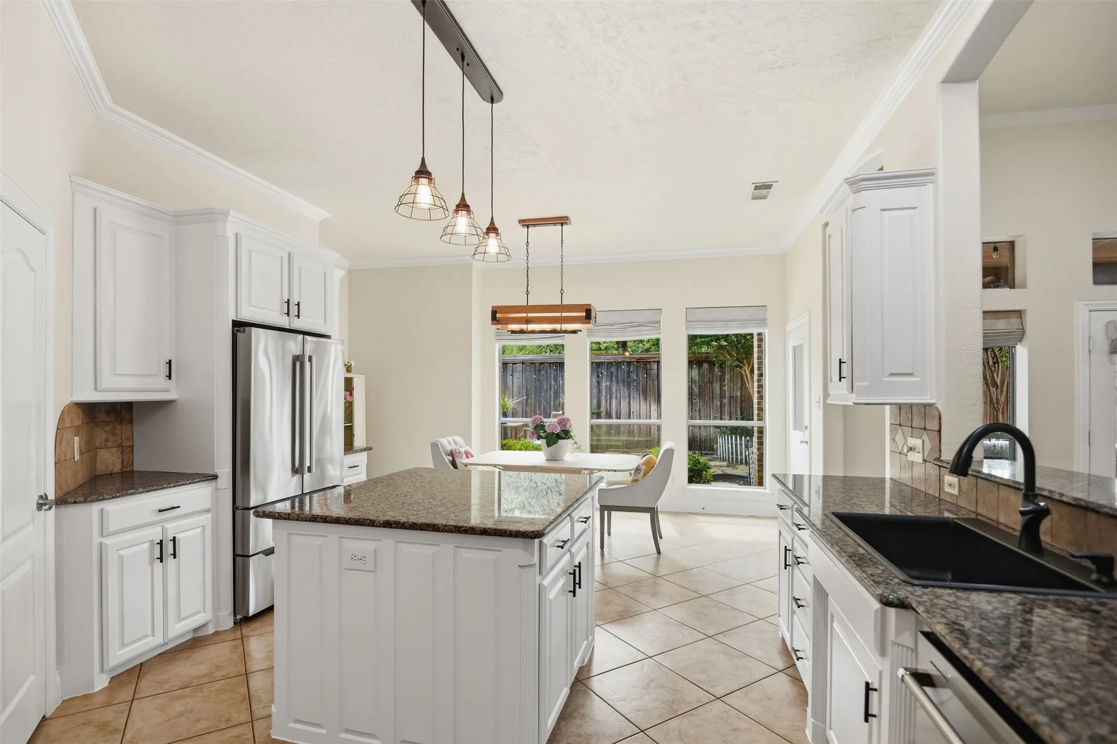 Single Family Residence For Sale in Tarrant County , 4000 Felps Drive, Colleyville, Texas 76034, 3 Bedroom, 3 Bathroom, 2 Garage spaces, 2,185 Sqft, built in 2004, mls#21282472, Real Estate Agent in Colleyville, Homes For Sale in Tarrant county, Homes For Sale in Colleyville, Realtor in Colleyville Texas, Real Estate Brokerage Independent Realty Texas, Luminita Cordes Realtor