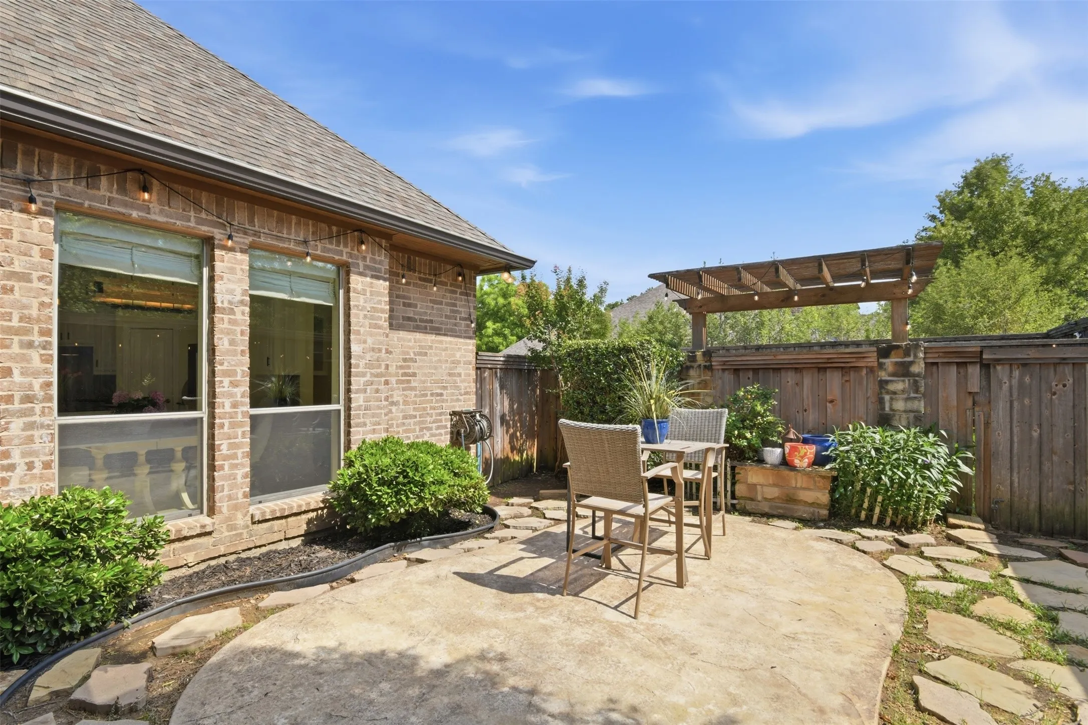 Single Family Residence For Sale in Tarrant County , 4000 Felps Drive, Colleyville, Texas 76034, 3 Bedroom, 3 Bathroom, 2 Garage spaces, 2,185 Sqft, built in 2004, mls#21282472, Real Estate Agent in Colleyville, Homes For Sale in Tarrant county, Homes For Sale in Colleyville, Realtor in Colleyville Texas, Real Estate Brokerage Independent Realty Texas, Luminita Cordes Realtor