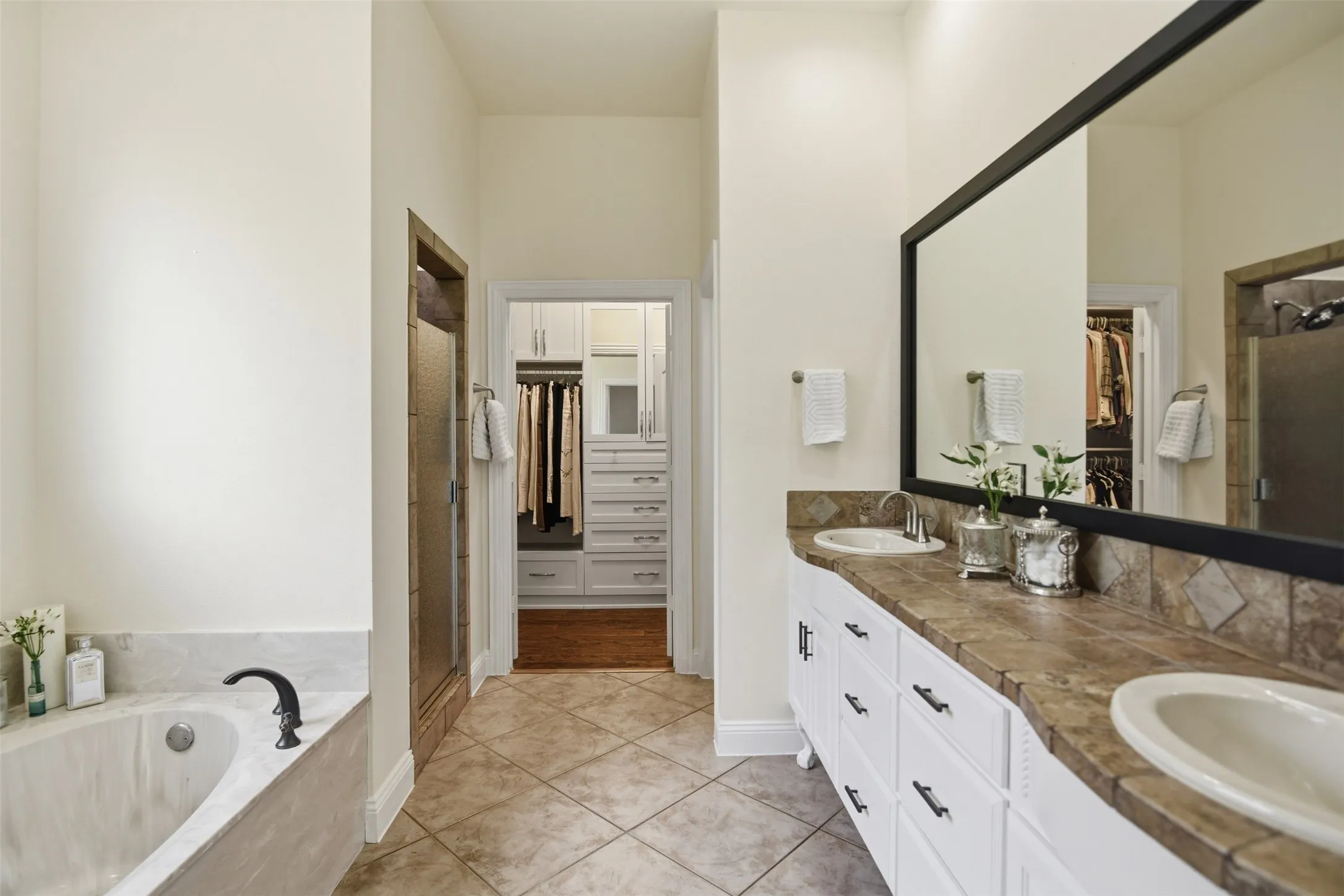 Single Family Residence For Sale in Tarrant County , 4000 Felps Drive, Colleyville, Texas 76034, 3 Bedroom, 3 Bathroom, 2 Garage spaces, 2,185 Sqft, built in 2004, mls#21282472, Real Estate Agent in Colleyville, Homes For Sale in Tarrant county, Homes For Sale in Colleyville, Realtor in Colleyville Texas, Real Estate Brokerage Independent Realty Texas, Luminita Cordes Realtor