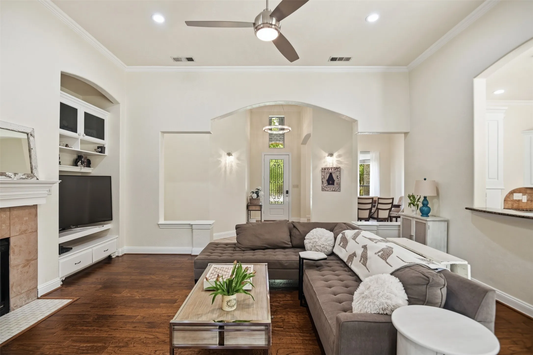 Single Family Residence For Sale in Tarrant County , 4000 Felps Drive, Colleyville, Texas 76034, 3 Bedroom, 3 Bathroom, 2 Garage spaces, 2,185 Sqft, built in 2004, mls#21282472, Real Estate Agent in Colleyville, Homes For Sale in Tarrant county, Homes For Sale in Colleyville, Realtor in Colleyville Texas, Real Estate Brokerage Independent Realty Texas, Luminita Cordes Realtor