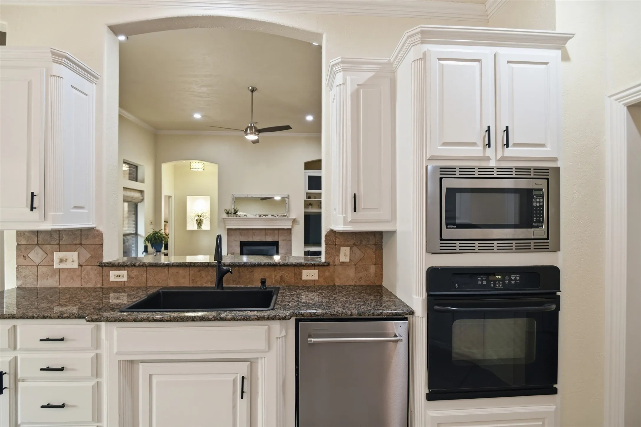 Single Family Residence For Sale in Tarrant County , 4000 Felps Drive, Colleyville, Texas 76034, 3 Bedroom, 3 Bathroom, 2 Garage spaces, 2,185 Sqft, built in 2004, mls#21282472, Real Estate Agent in Colleyville, Homes For Sale in Tarrant county, Homes For Sale in Colleyville, Realtor in Colleyville Texas, Real Estate Brokerage Independent Realty Texas, Luminita Cordes Realtor