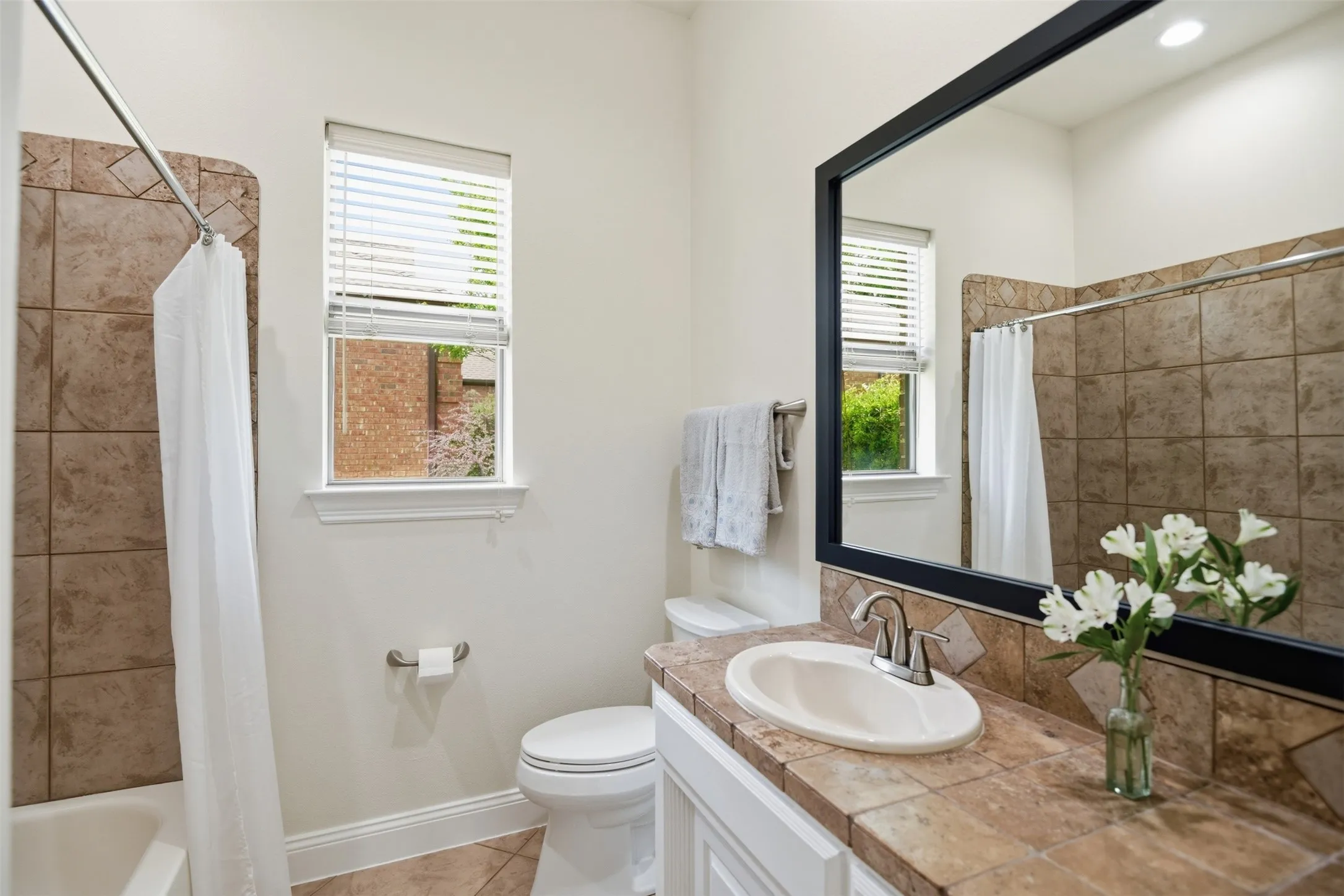 Single Family Residence For Sale in Tarrant County , 4000 Felps Drive, Colleyville, Texas 76034, 3 Bedroom, 3 Bathroom, 2 Garage spaces, 2,185 Sqft, built in 2004, mls#21282472, Real Estate Agent in Colleyville, Homes For Sale in Tarrant county, Homes For Sale in Colleyville, Realtor in Colleyville Texas, Real Estate Brokerage Independent Realty Texas, Luminita Cordes Realtor