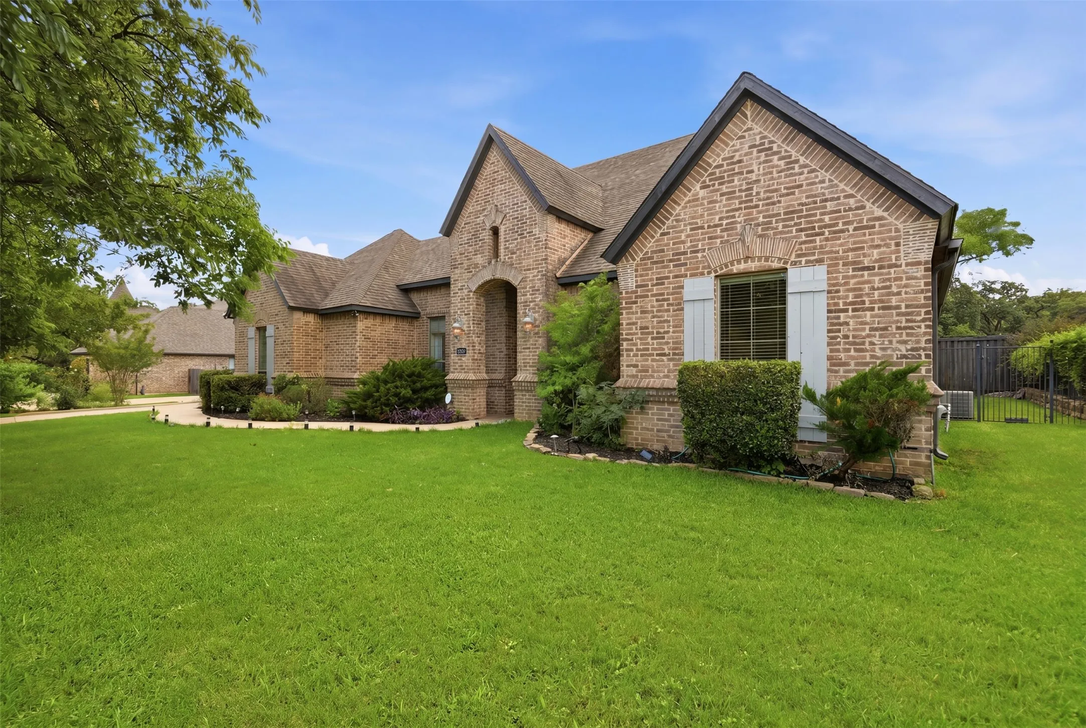 Single Family Residence For Sale in Tarrant County , 4000 Felps Drive, Colleyville, Texas 76034, 3 Bedroom, 3 Bathroom, 2 Garage spaces, 2,185 Sqft, built in 2004, mls#21282472, Real Estate Agent in Colleyville, Homes For Sale in Tarrant county, Homes For Sale in Colleyville, Realtor in Colleyville Texas, Real Estate Brokerage Independent Realty Texas, Luminita Cordes Realtor