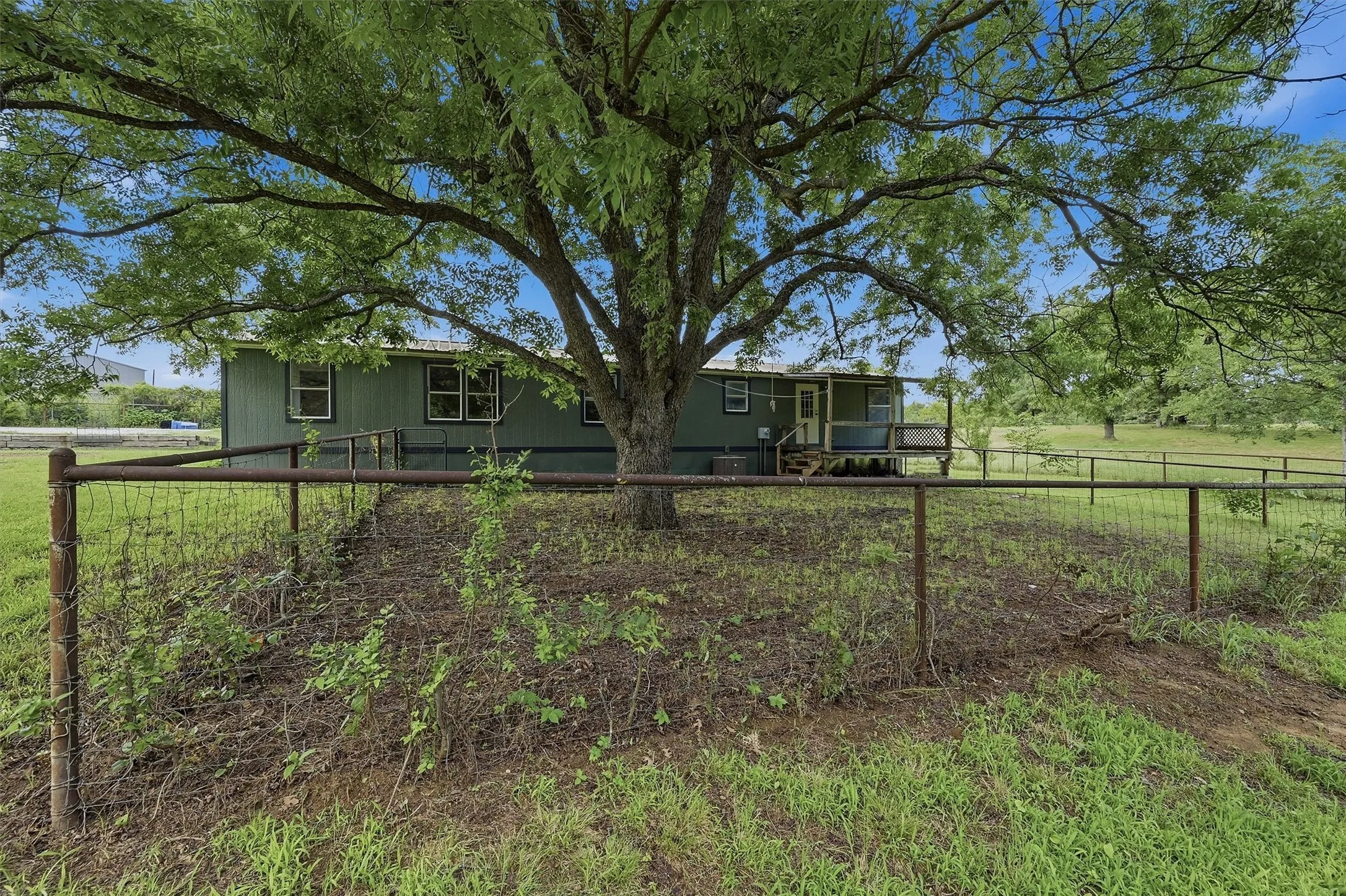 Mobile Home For Sale in Grayson County , 150 Gilbreath Road, Sadler, Texas 76264, 4 Bedroom, 2 Bathroom, Garage spaces, 1,792 Sqft, built in 1994, mls#21283594, Real Estate Agent in Sadler, Homes For Sale in Grayson county, Homes For Sale in Sadler, Realtor in Sadler Texas, Real Estate Brokerage Independent Realty Texas, Luminita Cordes Realtor
