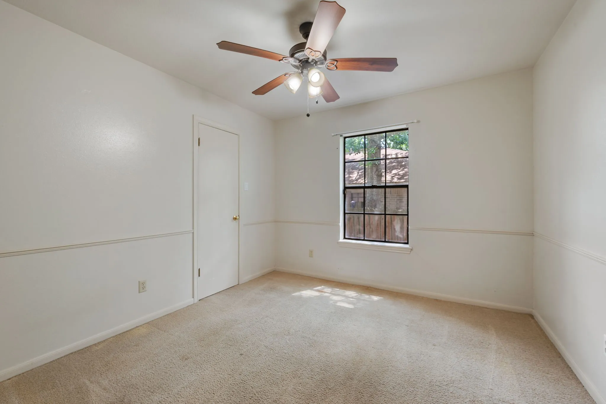 Single Family Residence For Sale in Brazos County , 2007 Sandalwood Lane, Bryan, Texas 77807, 3 Bedroom, 2 Bathroom, 2 Garage spaces, 1,373 Sqft, built in 1987, mls#21283000, Real Estate Agent in Bryan, Homes For Sale in Brazos county, Homes For Sale in Bryan, Realtor in Bryan Texas, Real Estate Brokerage Independent Realty Texas, Luminita Cordes Realtor