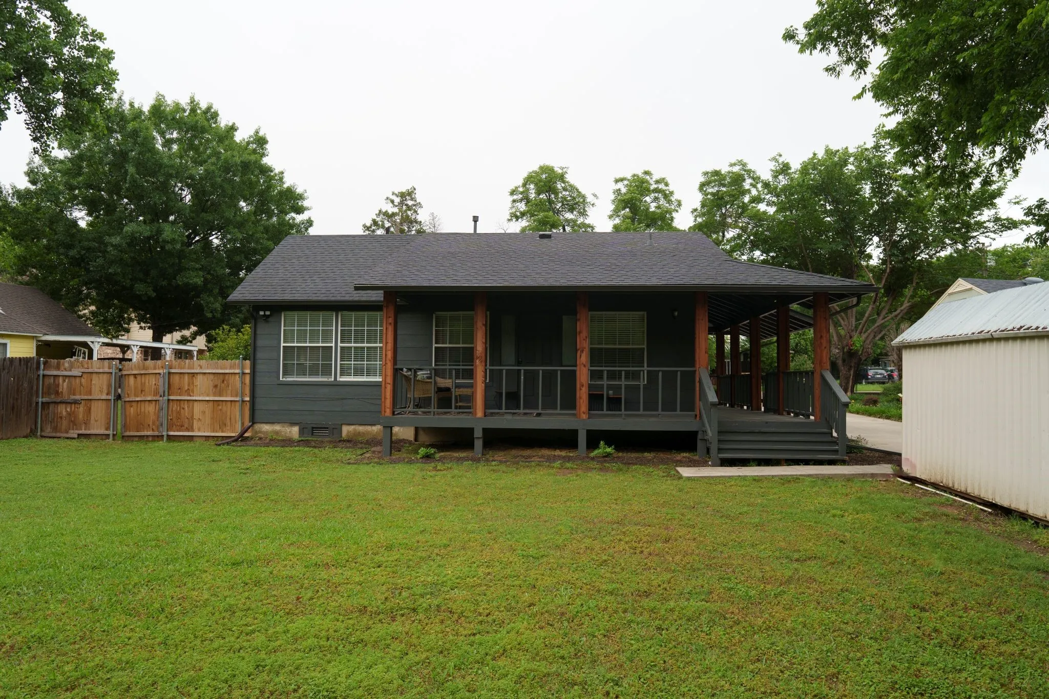 Single Family Residence For Sale in Denton County , 1016 W Collins Street, Denton, Texas 76201, 3 Bedroom, 2 Bathroom, Garage spaces, 1,339 Sqft, built in 1940, mls#21282789, Real Estate Agent in Denton, Homes For Sale in Denton county, Homes For Sale in Denton, Realtor in Denton Texas, Real Estate Brokerage Independent Realty Texas, Luminita Cordes Realtor