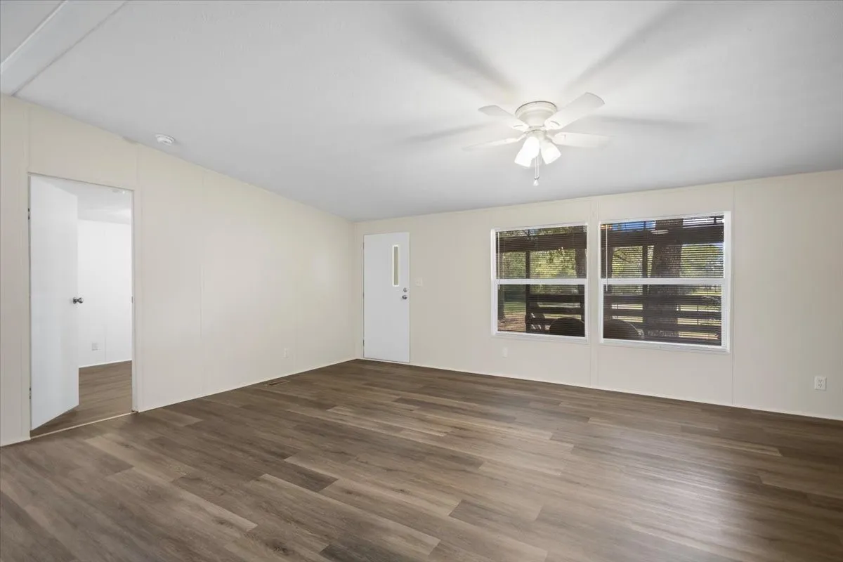 Manufactured Home For Sale in Henderson County , 118 Cedar Ridge Drive, Eustace, Texas 75124, 3 Bedroom, 2 Bathroom, Garage spaces, 1,456 Sqft, built in 2017, mls#21283619, Real Estate Agent in Eustace, Homes For Sale in Henderson county, Homes For Sale in Eustace, Realtor in Eustace Texas, Real Estate Brokerage Independent Realty Texas, Luminita Cordes Realtor