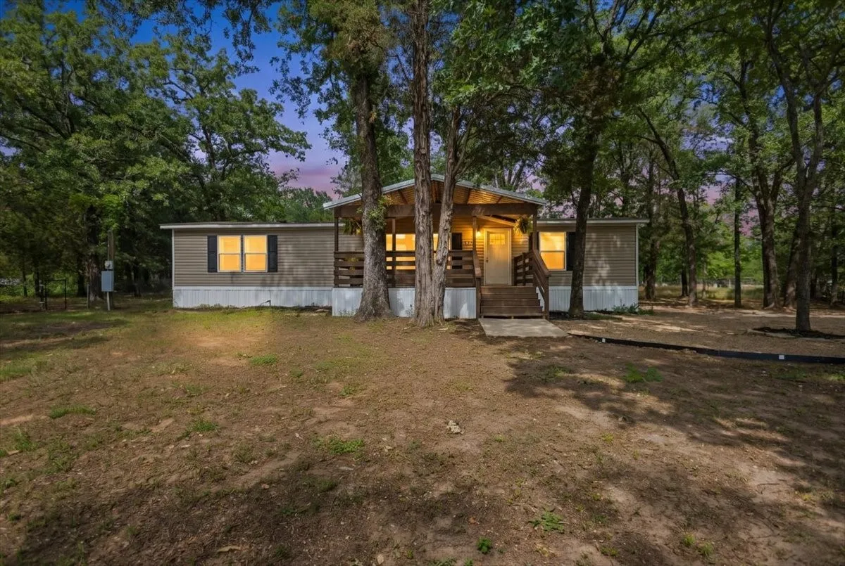 Manufactured Home For Sale in Henderson County , 118 Cedar Ridge Drive, Eustace, Texas 75124, 3 Bedroom, 2 Bathroom, Garage spaces, 1,456 Sqft, built in 2017, mls#21283619, Real Estate Agent in Eustace, Homes For Sale in Henderson county, Homes For Sale in Eustace, Realtor in Eustace Texas, Real Estate Brokerage Independent Realty Texas, Luminita Cordes Realtor