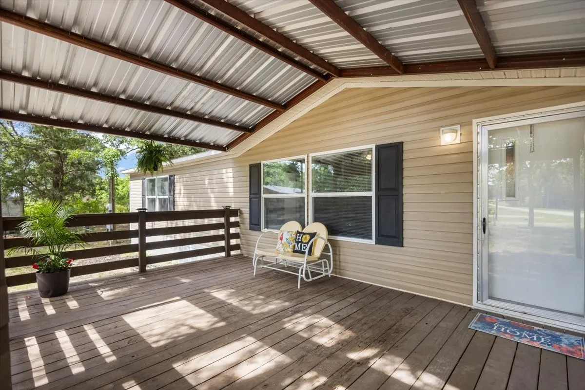 Manufactured Home For Sale in Henderson County , 118 Cedar Ridge Drive, Eustace, Texas 75124, 3 Bedroom, 2 Bathroom, Garage spaces, 1,456 Sqft, built in 2017, mls#21283619, Real Estate Agent in Eustace, Homes For Sale in Henderson county, Homes For Sale in Eustace, Realtor in Eustace Texas, Real Estate Brokerage Independent Realty Texas, Luminita Cordes Realtor