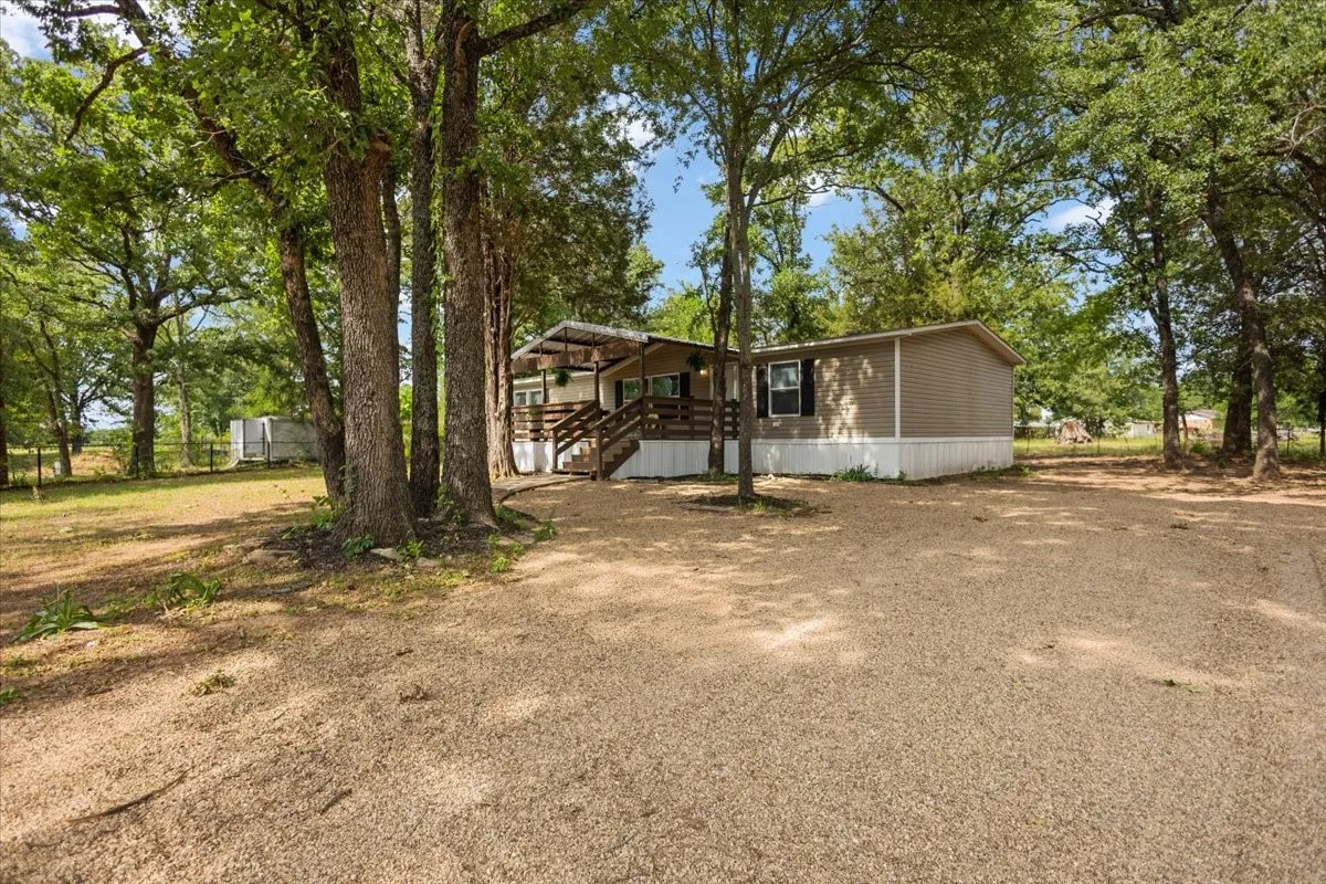 Manufactured Home For Sale in Henderson County , 118 Cedar Ridge Drive, Eustace, Texas 75124, 3 Bedroom, 2 Bathroom, Garage spaces, 1,456 Sqft, built in 2017, mls#21283619, Real Estate Agent in Eustace, Homes For Sale in Henderson county, Homes For Sale in Eustace, Realtor in Eustace Texas, Real Estate Brokerage Independent Realty Texas, Luminita Cordes Realtor