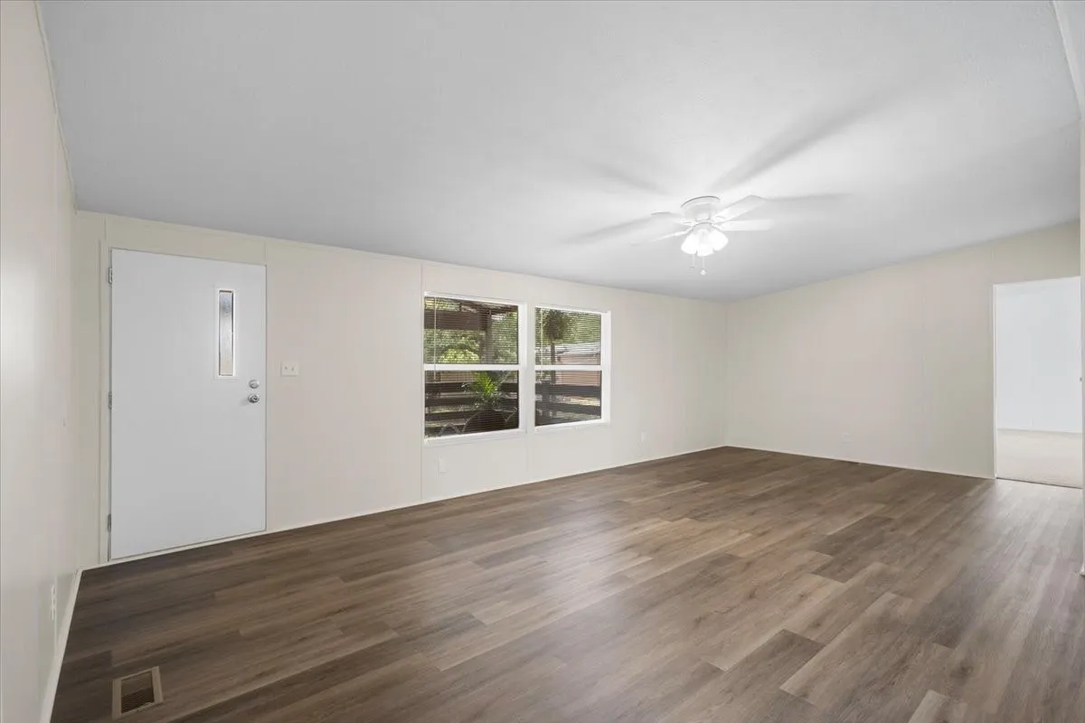 Manufactured Home For Sale in Henderson County , 118 Cedar Ridge Drive, Eustace, Texas 75124, 3 Bedroom, 2 Bathroom, Garage spaces, 1,456 Sqft, built in 2017, mls#21283619, Real Estate Agent in Eustace, Homes For Sale in Henderson county, Homes For Sale in Eustace, Realtor in Eustace Texas, Real Estate Brokerage Independent Realty Texas, Luminita Cordes Realtor